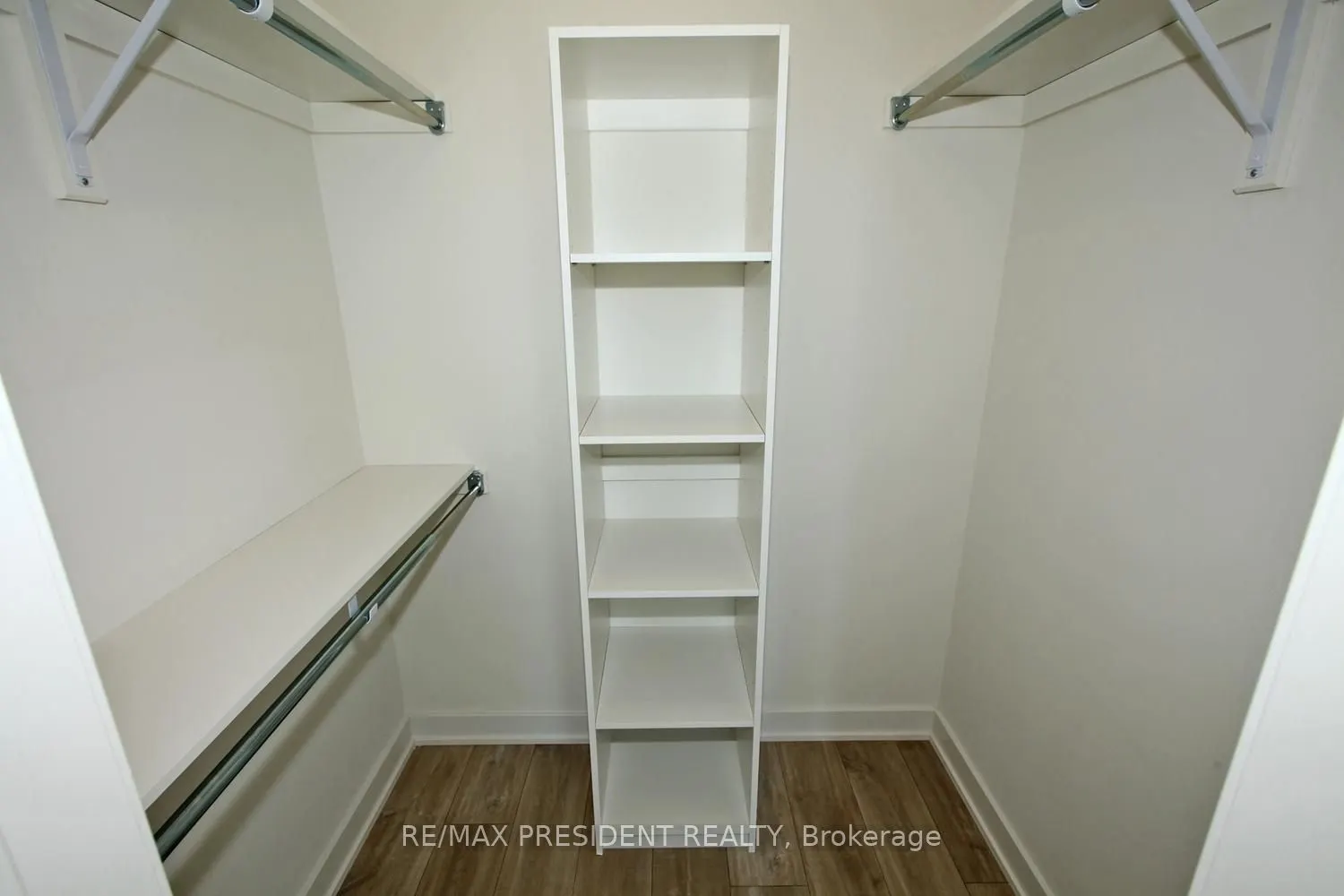 27 Bathrust Street, #404W