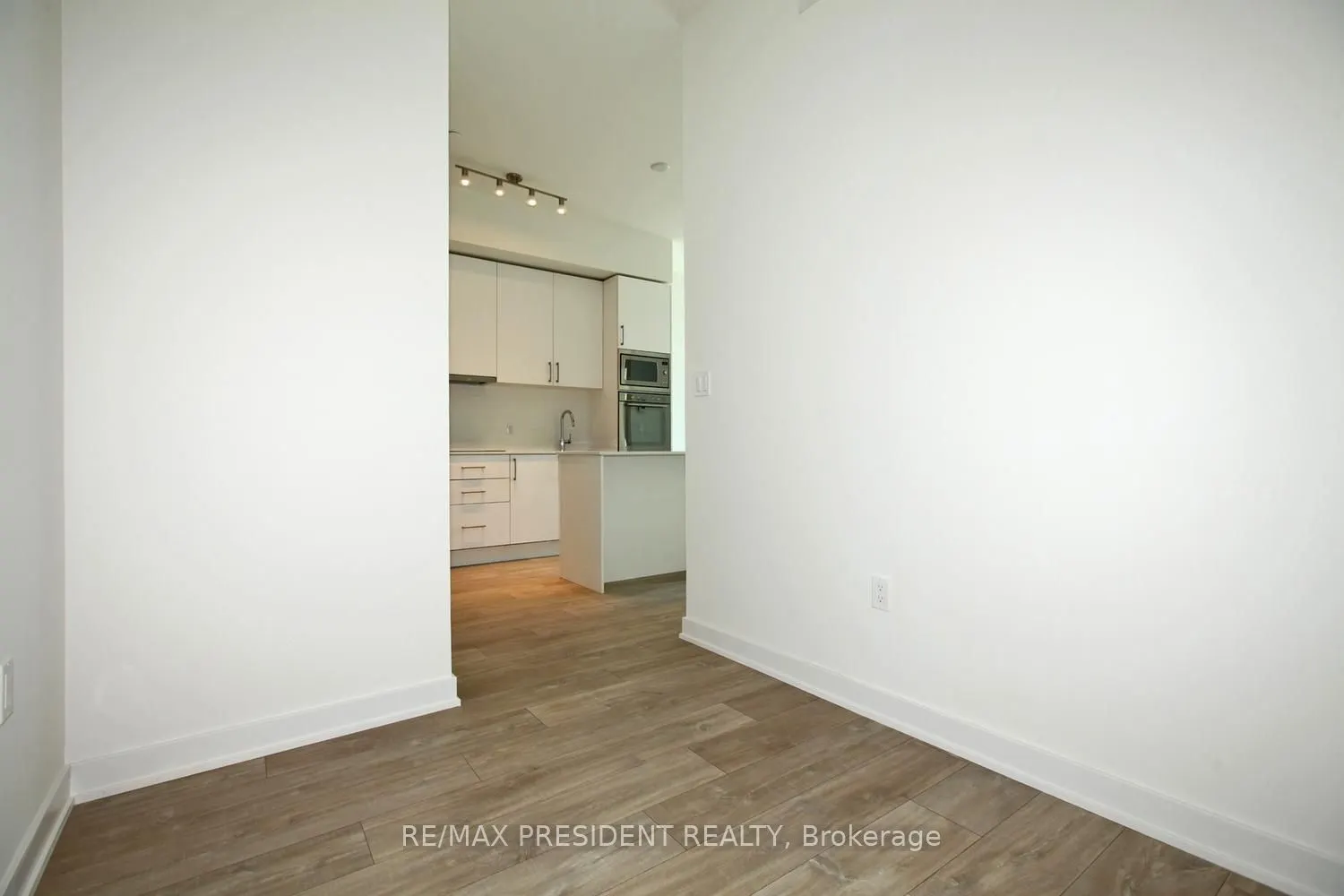27 Bathrust Street, #404W