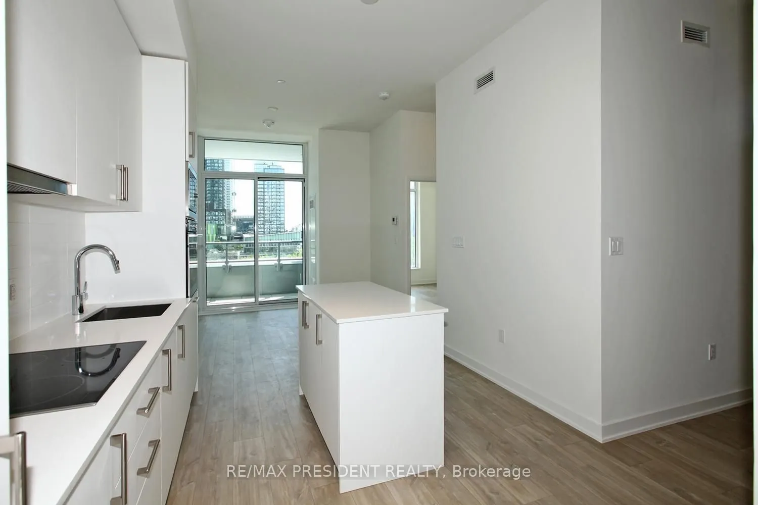 27 Bathrust Street, #404W