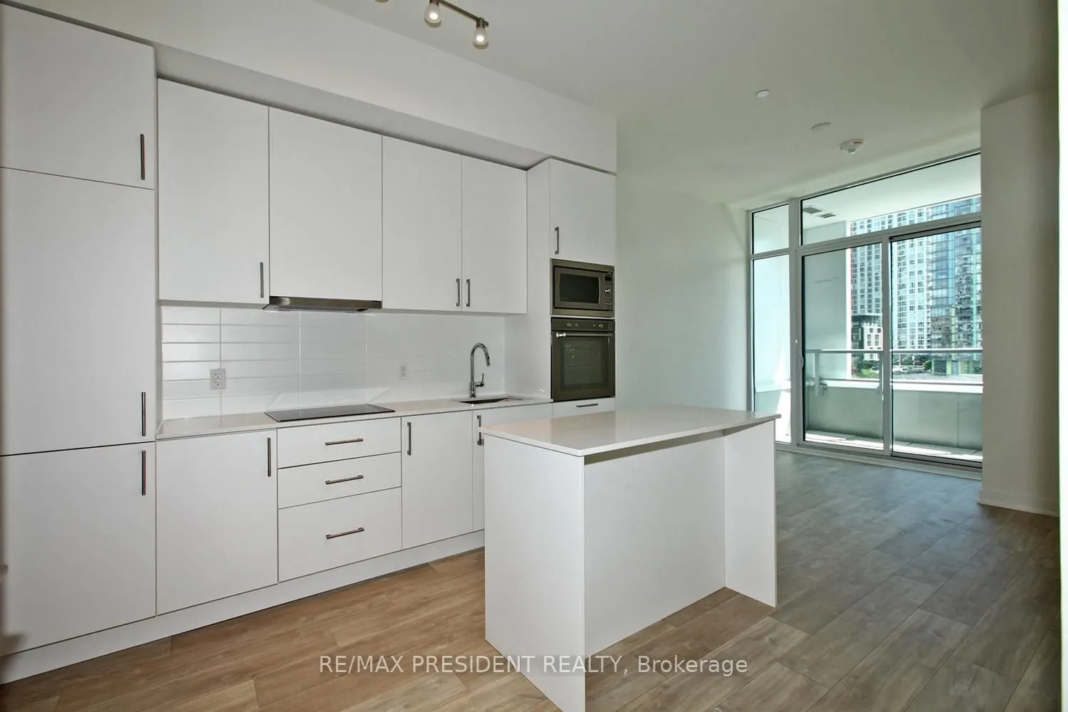 27 Bathrust Street, #404W