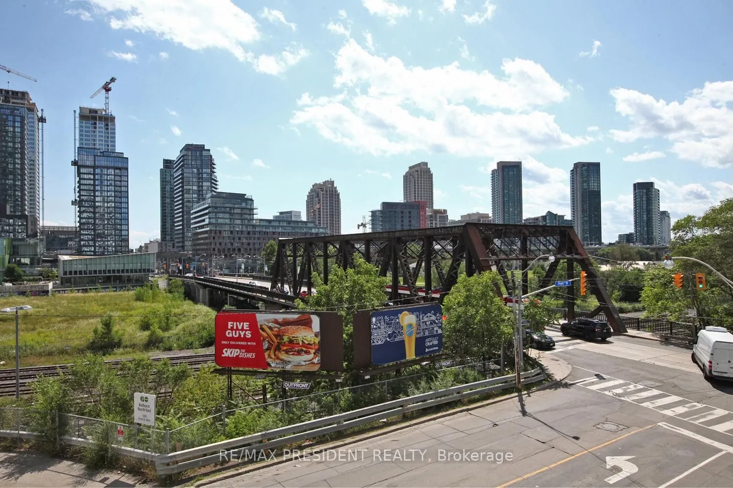 27 Bathrust Street, #404W