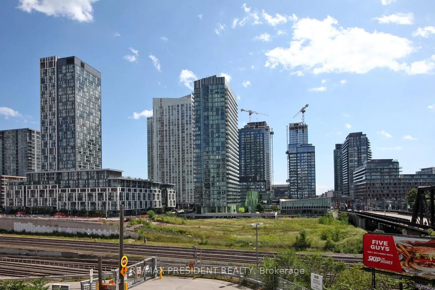 27 Bathrust Street, #404W
