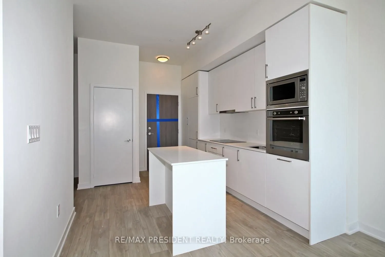 27 Bathrust Street, #404W