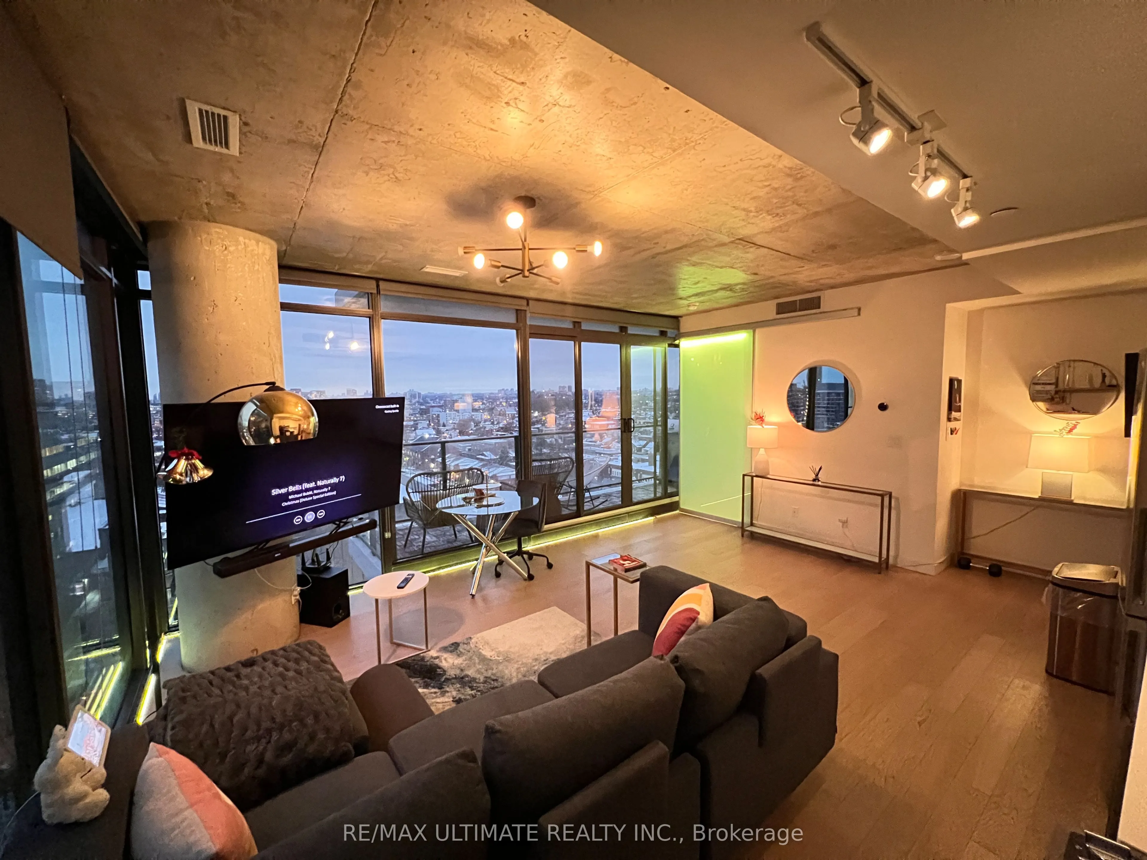 111 Bathurst Street, #1302