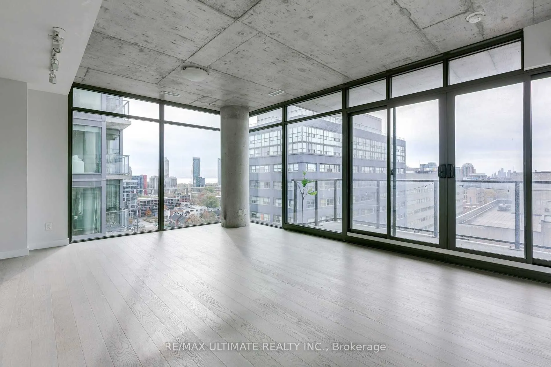 111 Bathurst Street, #1302