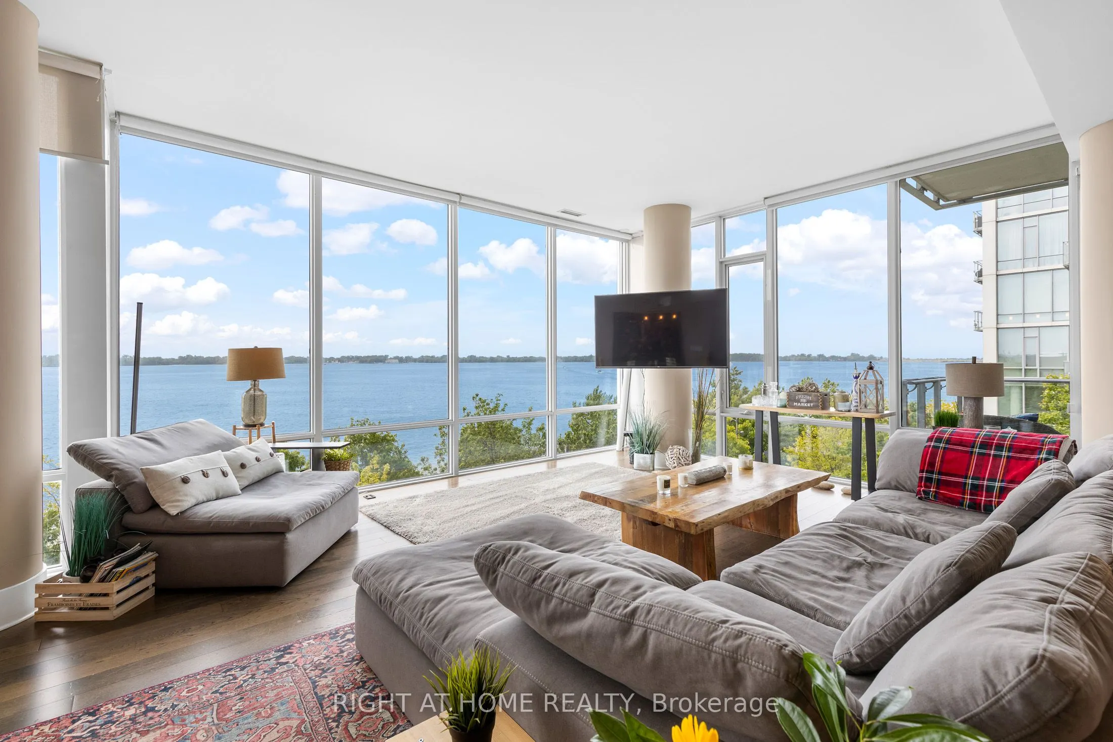 29 Queens Quay, #413