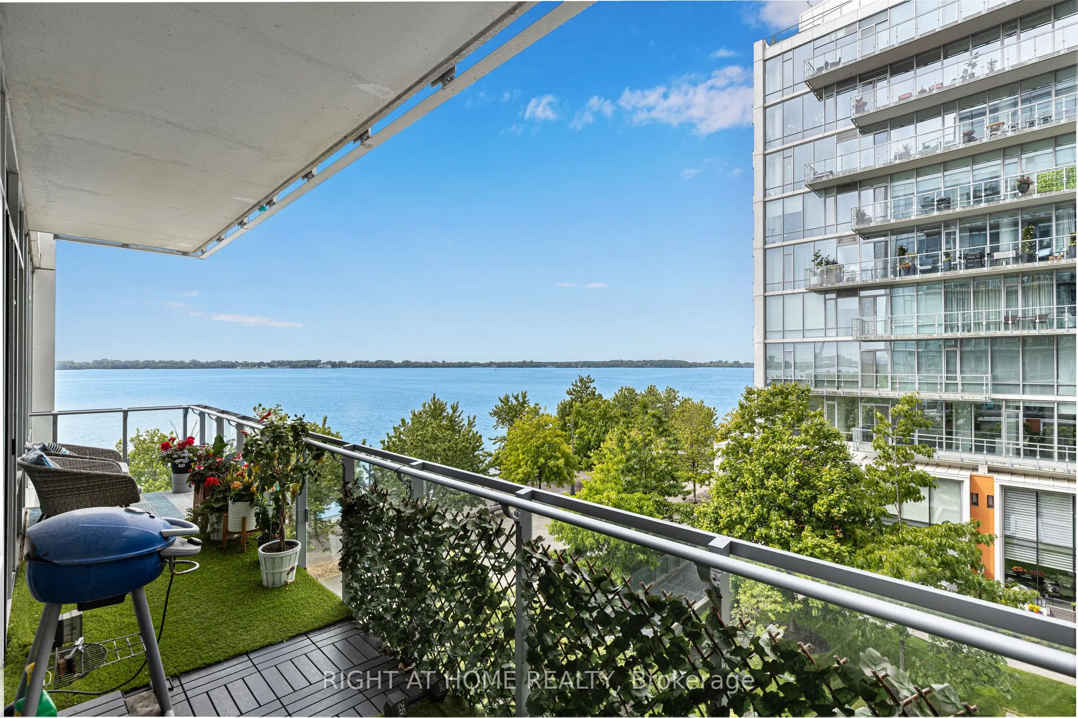 29 Queens Quay, #413