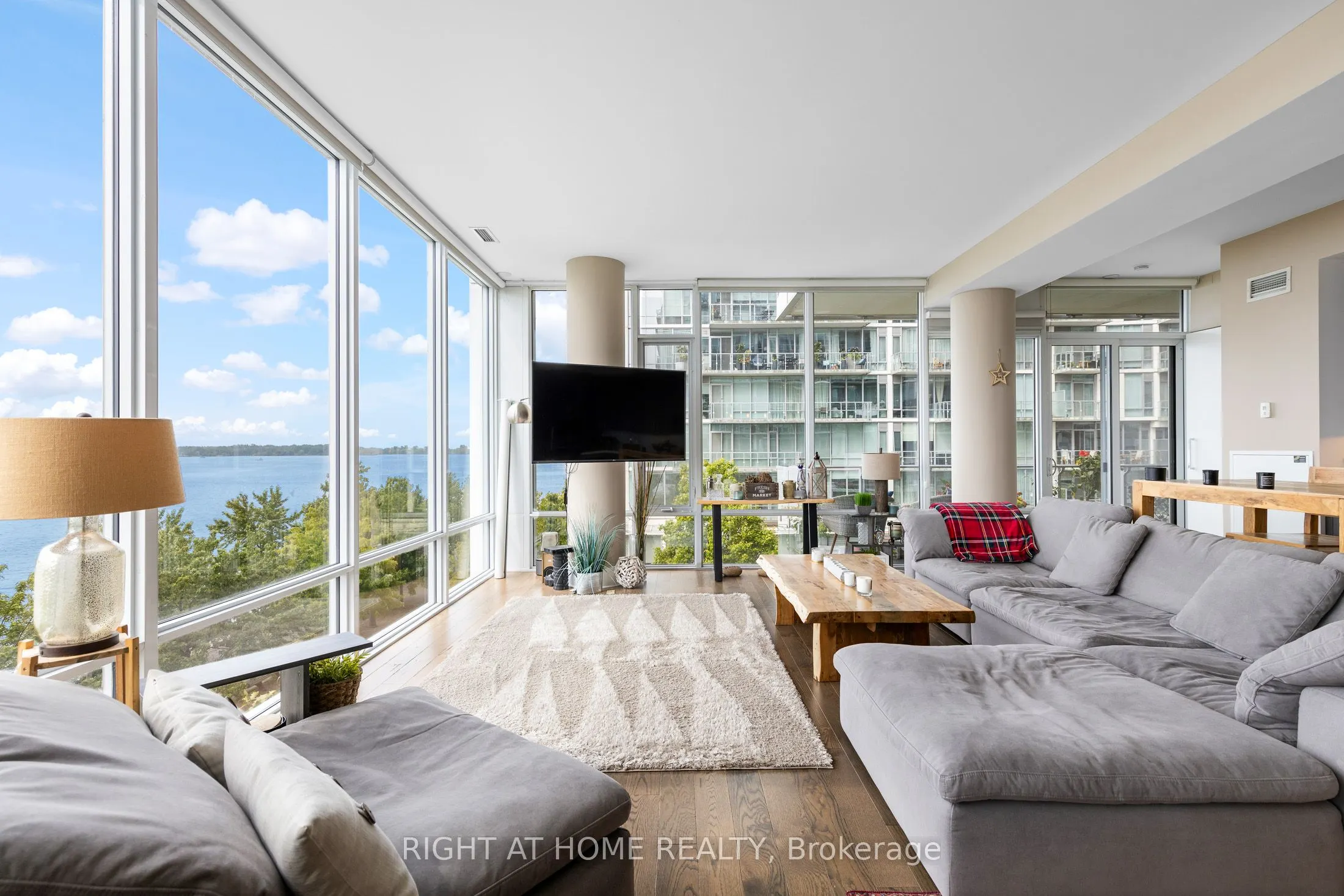 29 Queens Quay, #413