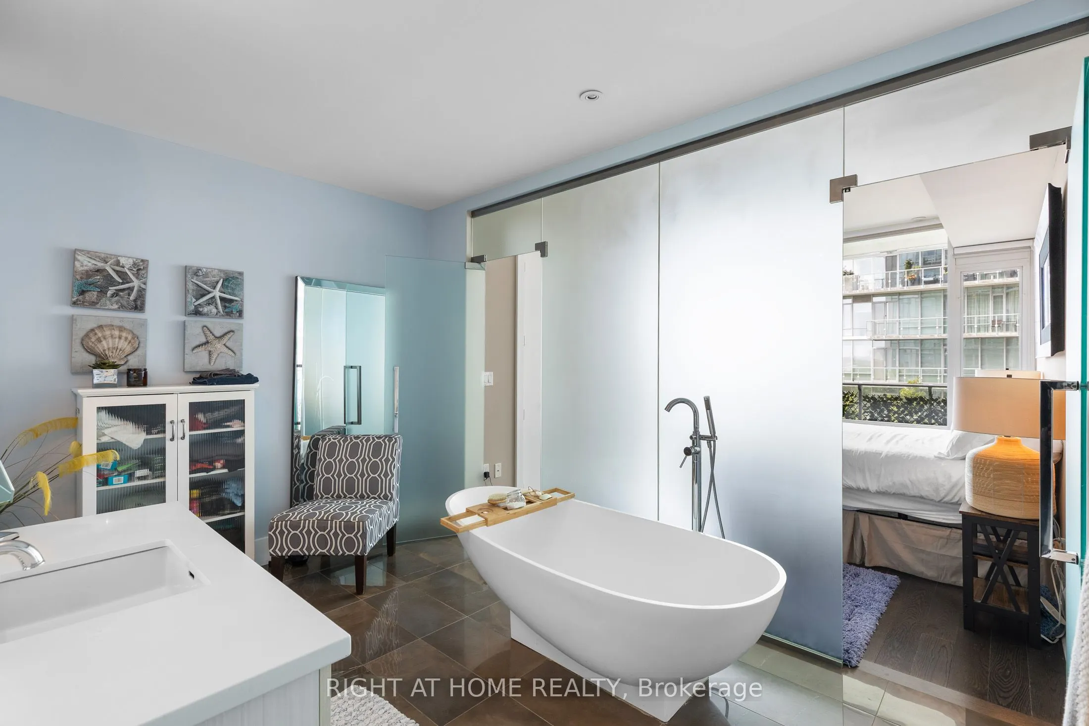 29 Queens Quay, #413