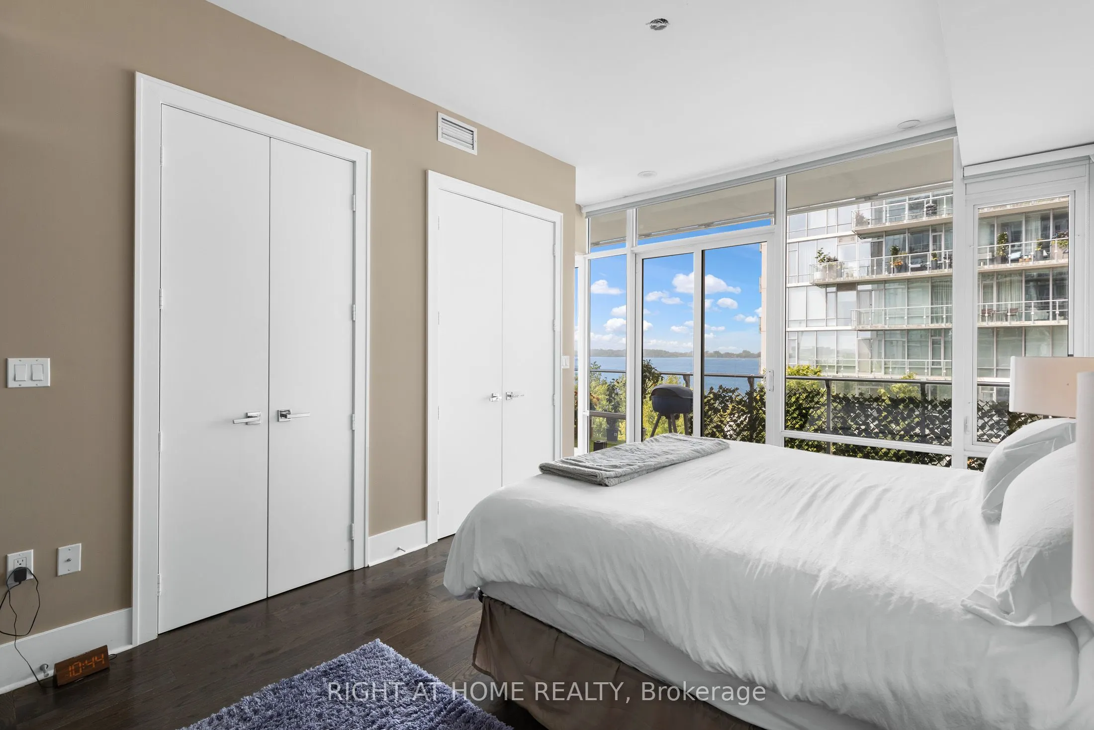 29 Queens Quay, #413