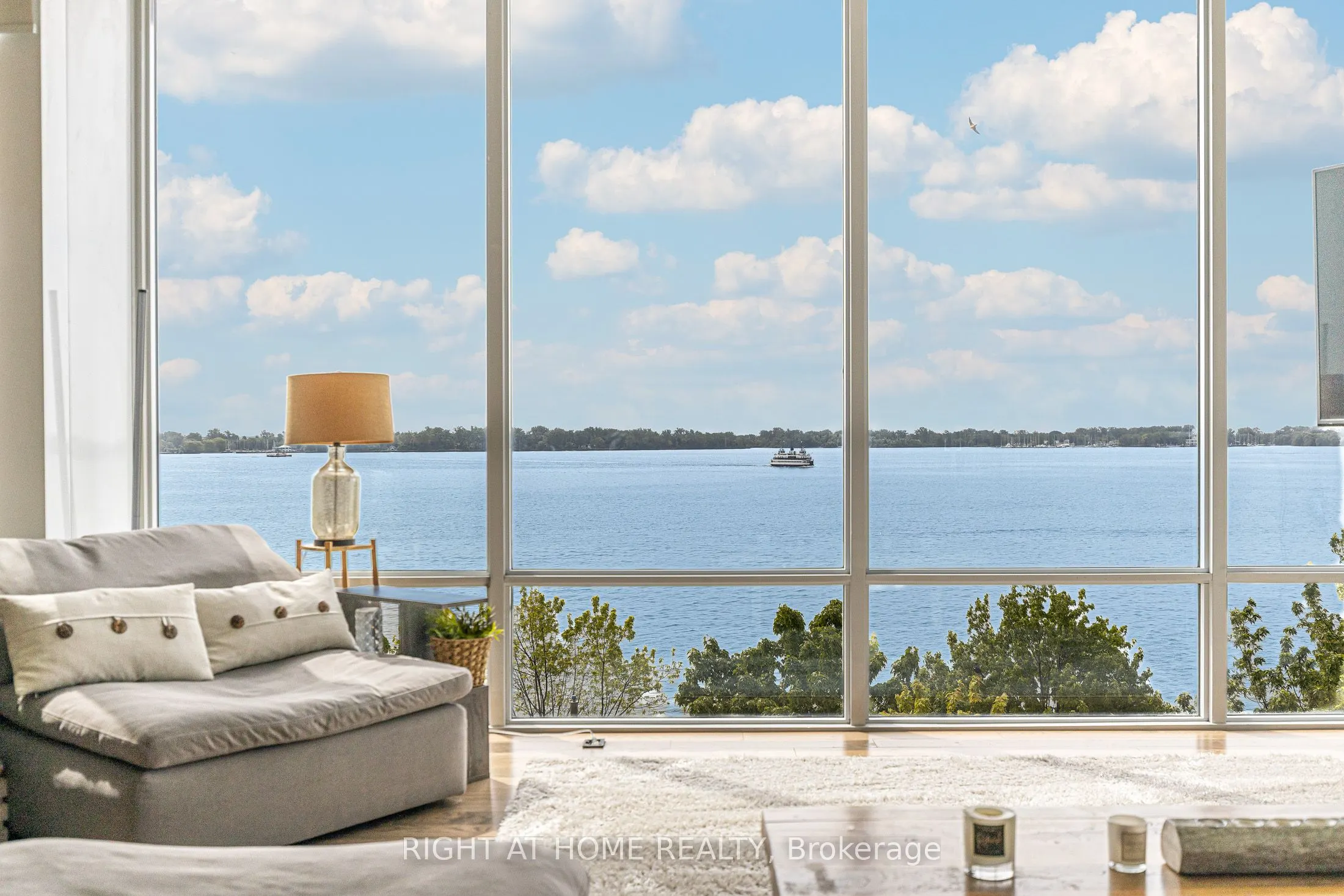 29 Queens Quay, #413