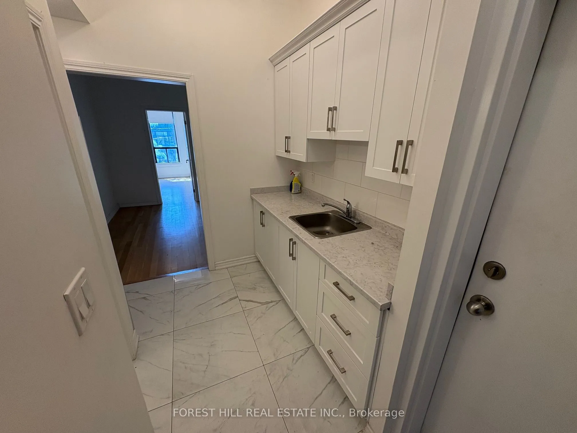 756 Queen Street W, #B