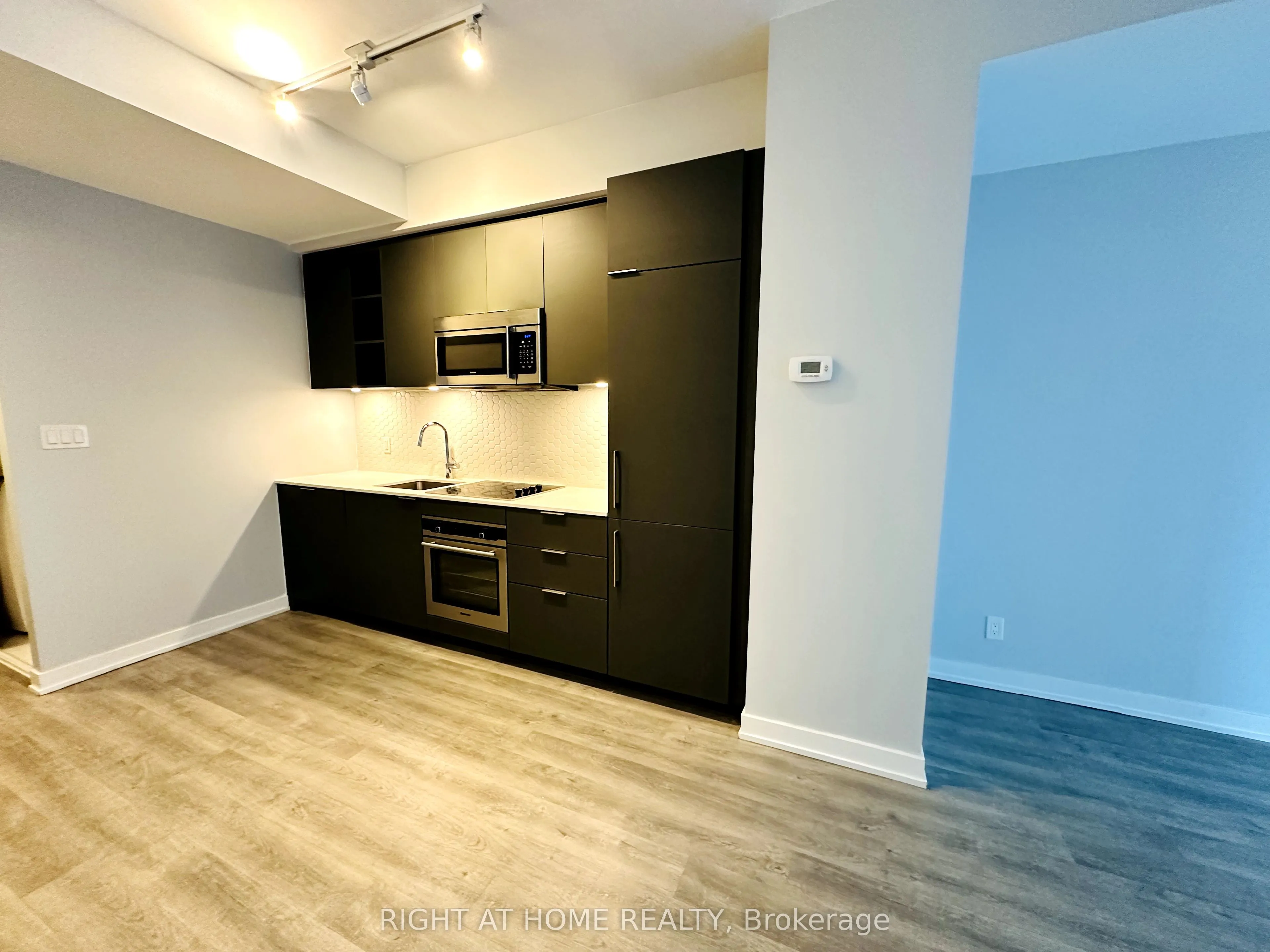 50 Ordnance Street, #804