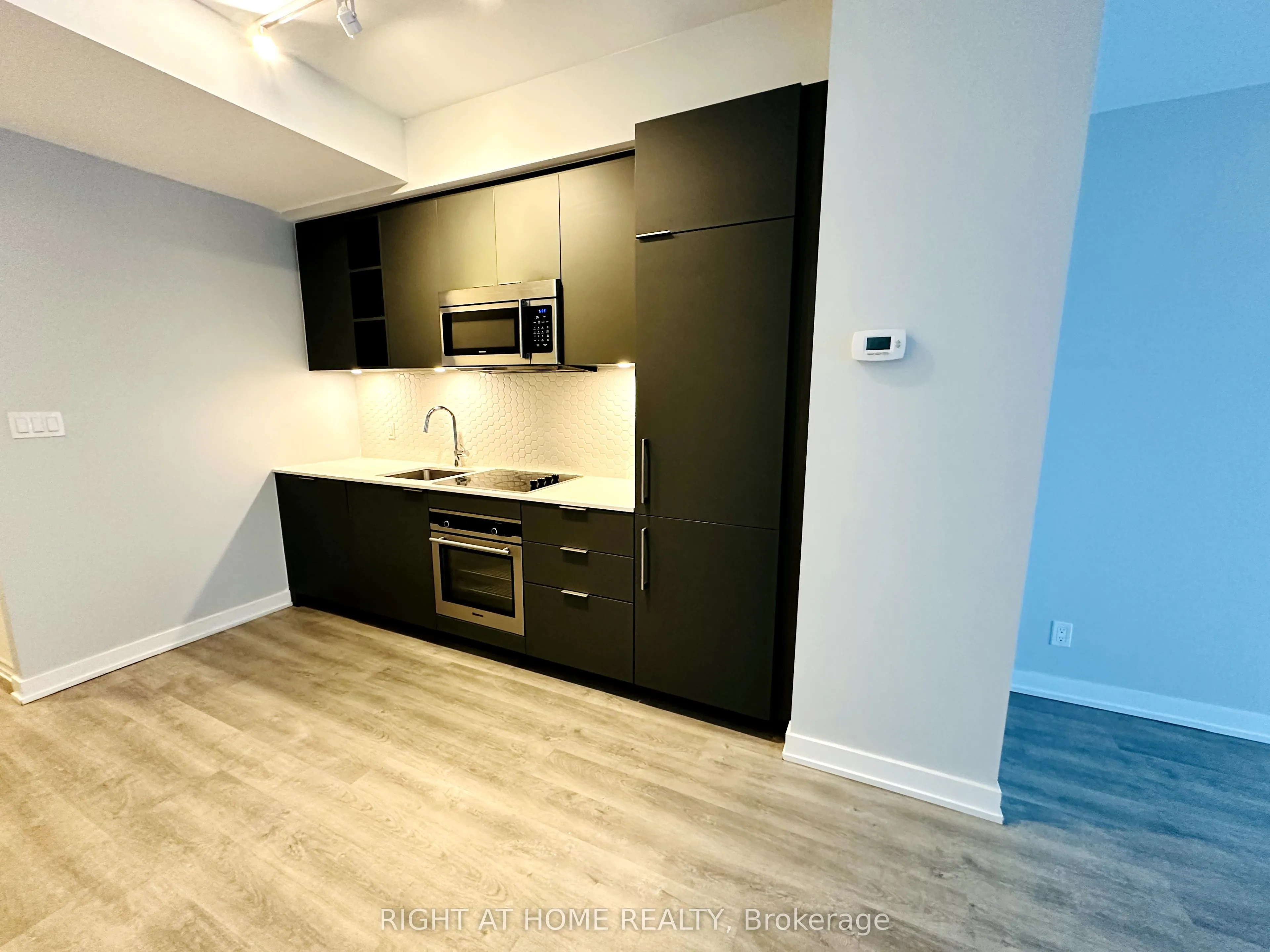 50 Ordnance Street, #804