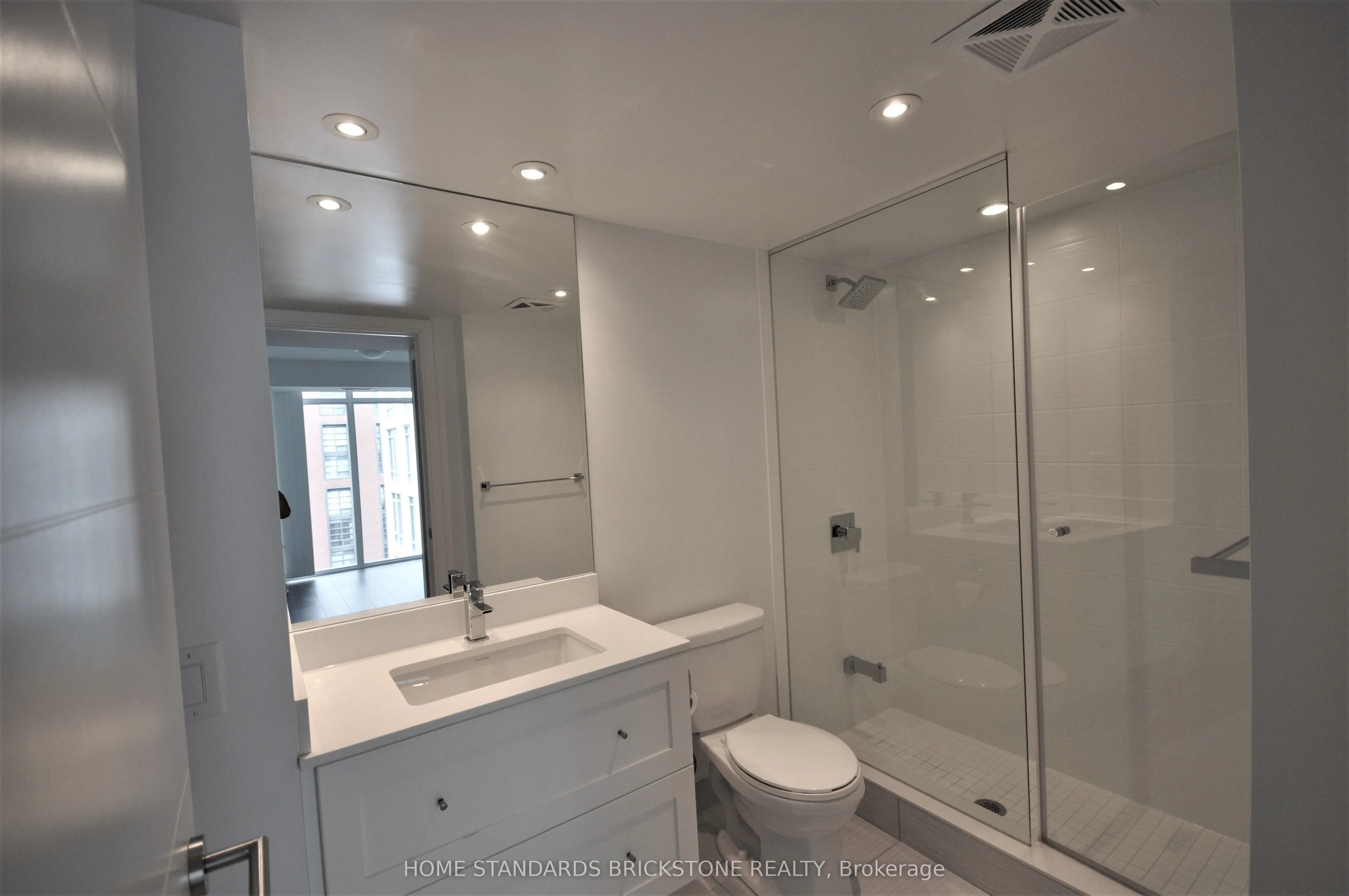 525 Adelaide Street W, #1221