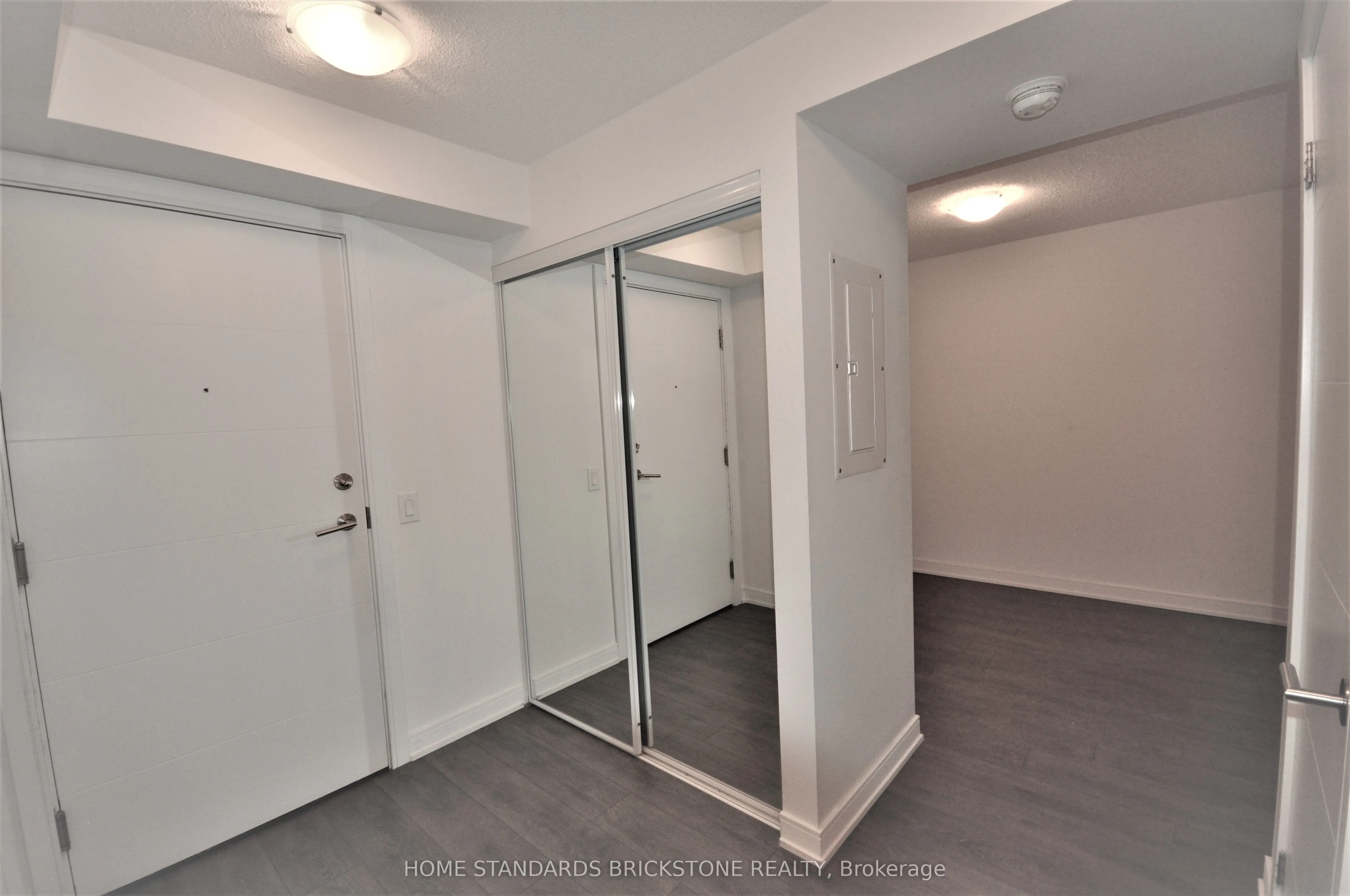 525 Adelaide Street W, #1221