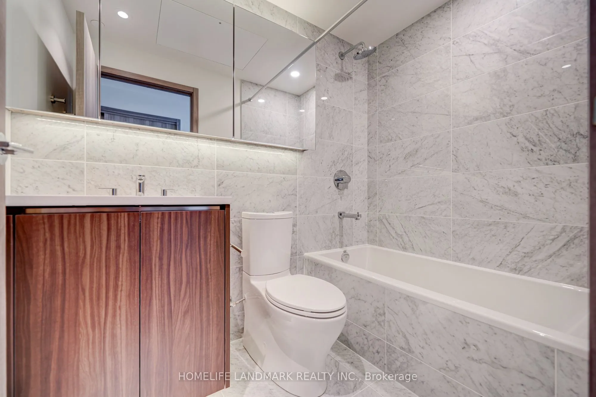 95 Mcmahon Drive, #2711