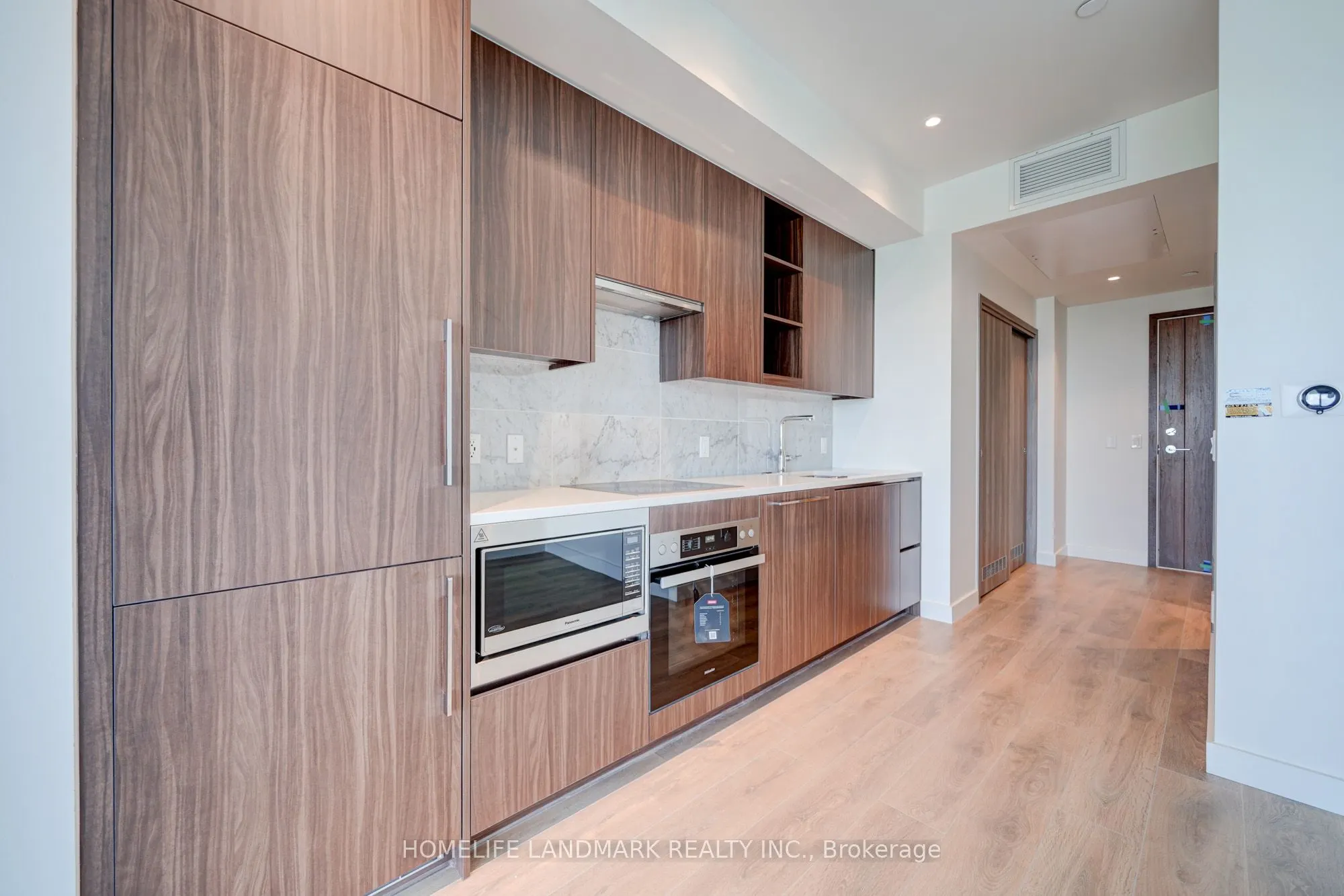 95 Mcmahon Drive, #2711