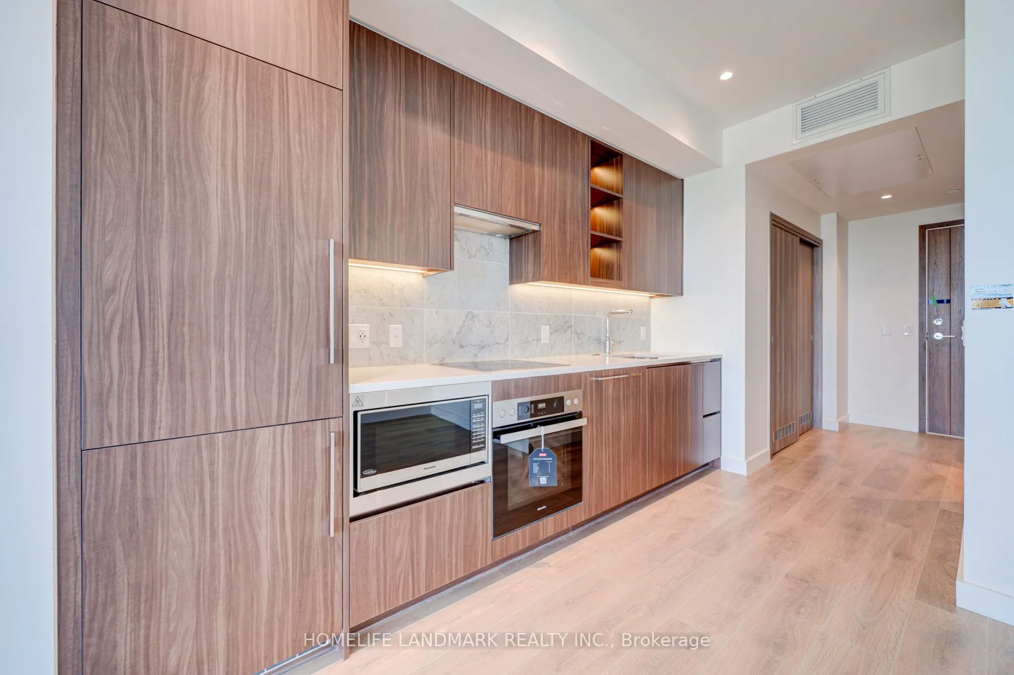 95 Mcmahon Drive, #2711