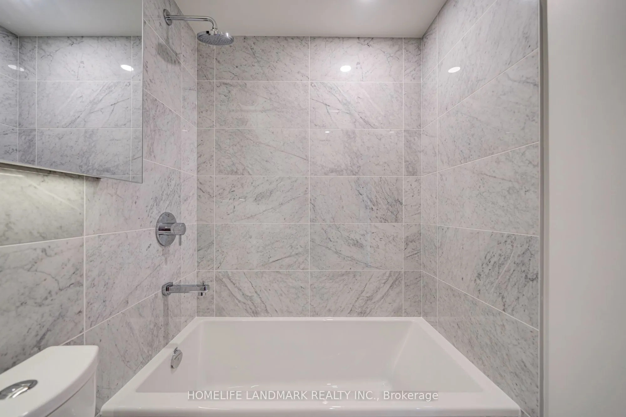 95 Mcmahon Drive, #2711