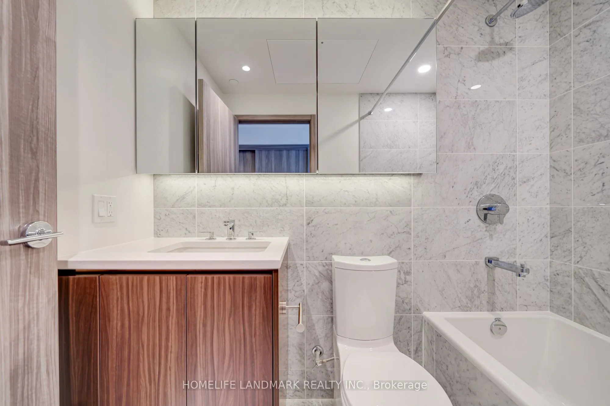 95 Mcmahon Drive, #2711
