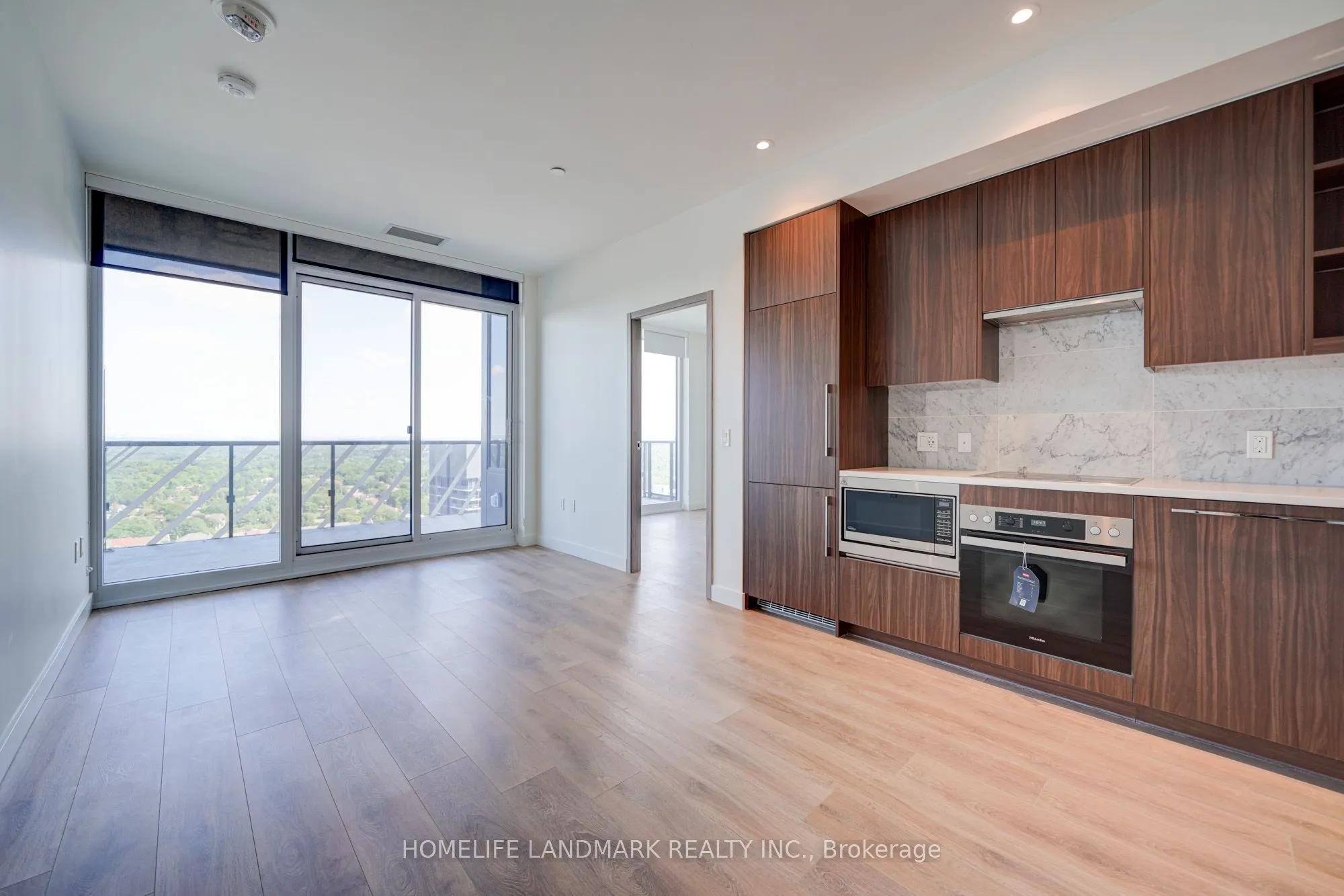 95 Mcmahon Drive, #2711