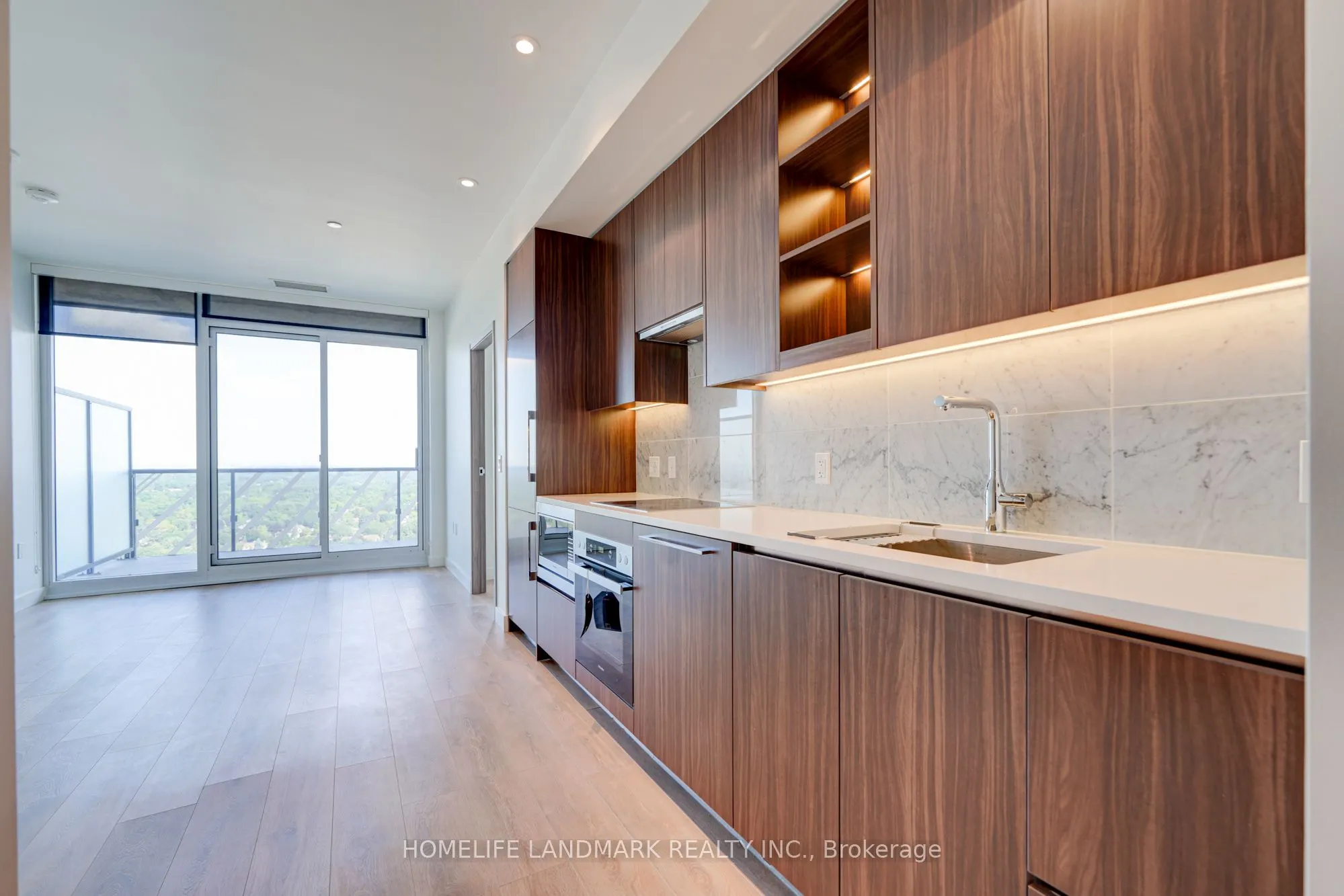 95 Mcmahon Drive, #2711