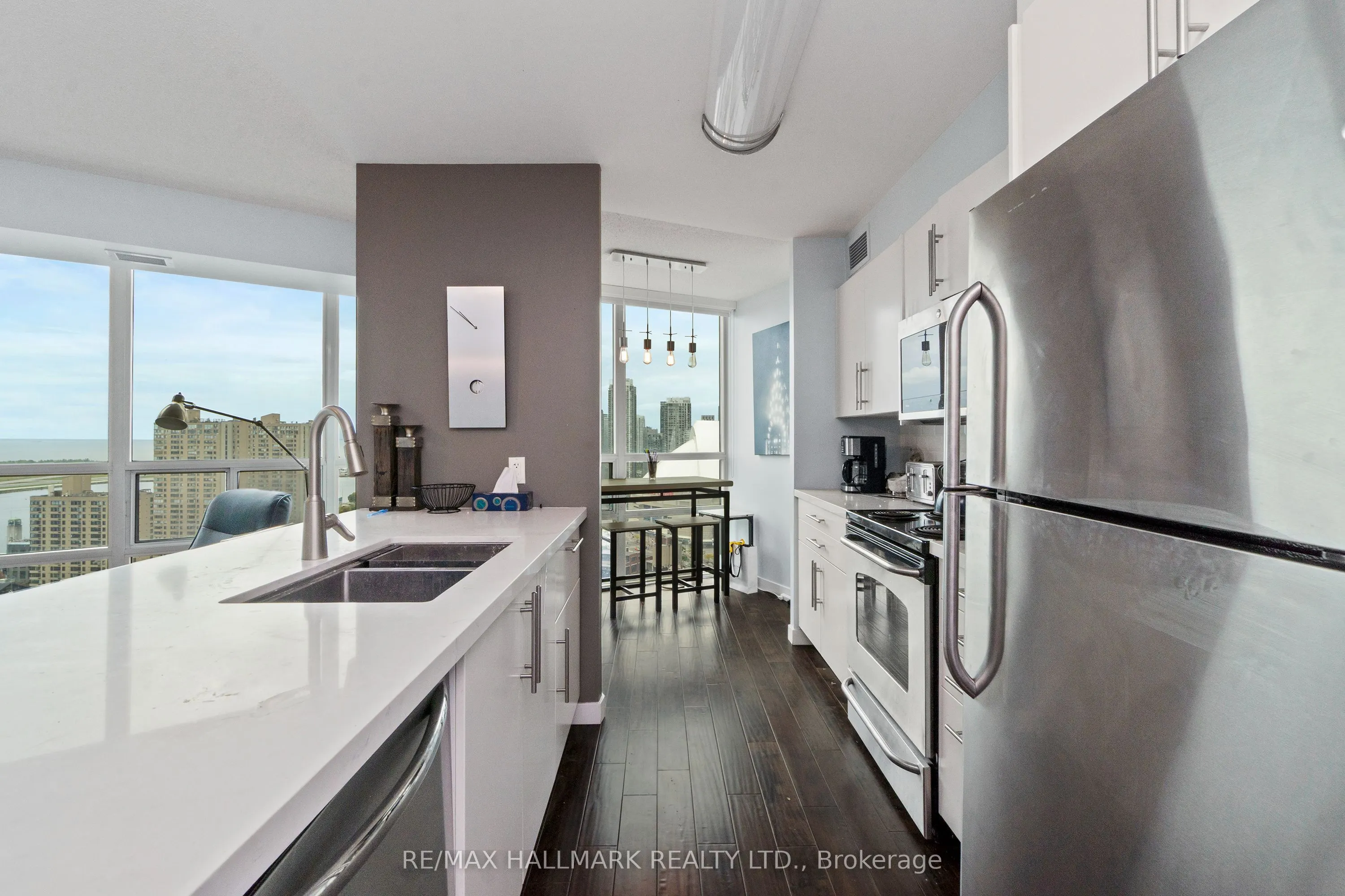 30 Grand Trunk Crescent, #3211