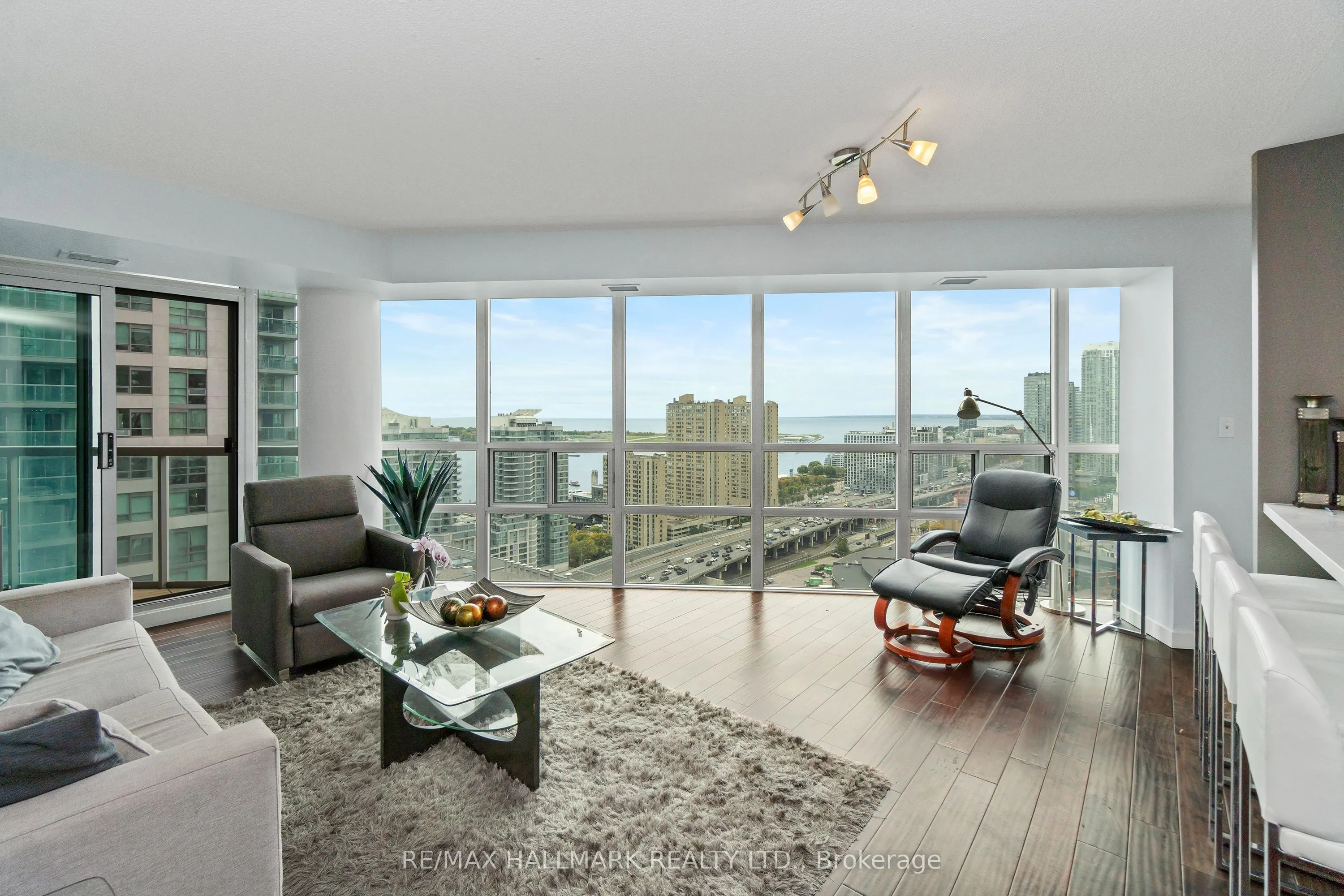 30 Grand Trunk Crescent, #3211