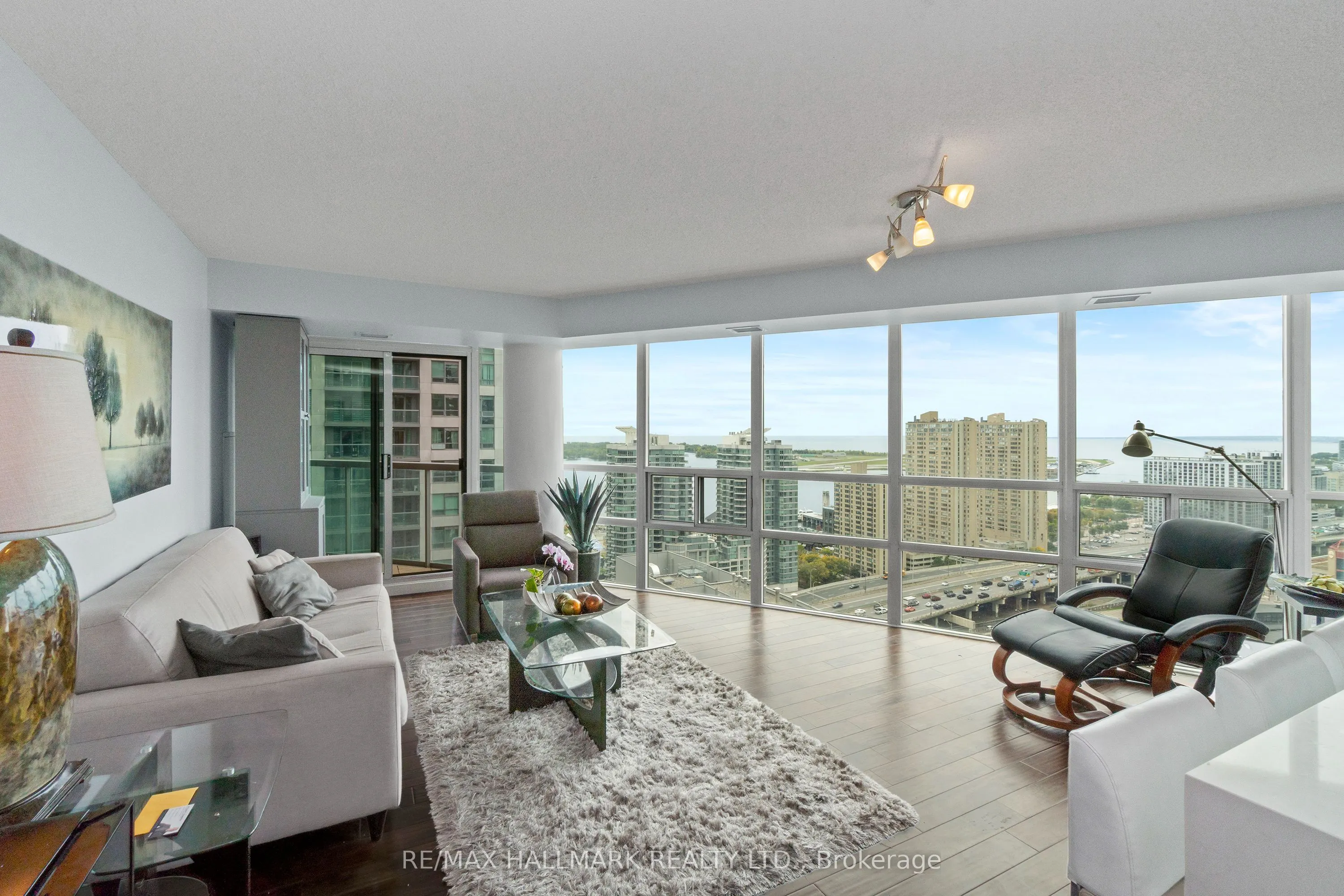 30 Grand Trunk Crescent, #3211