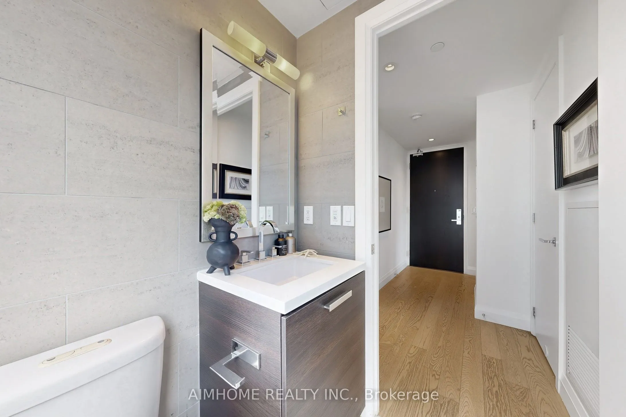 224 King Street W, #907
