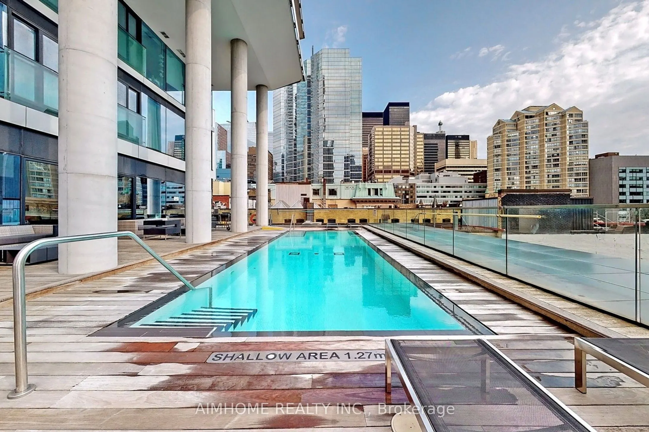 224 King Street W, #907