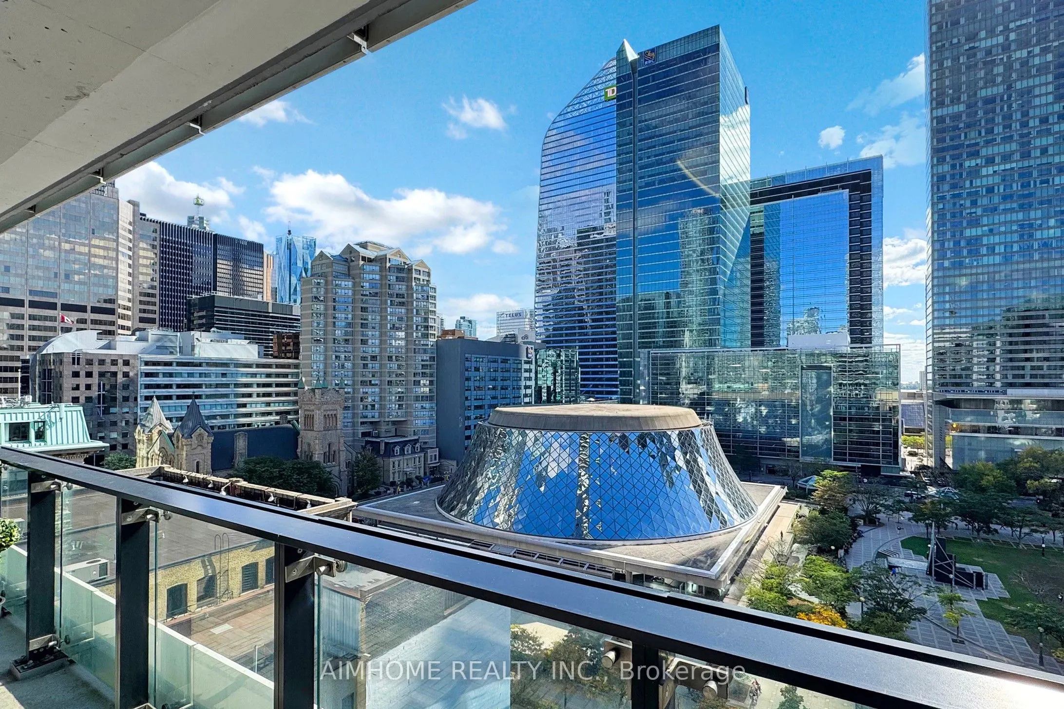 224 King Street W, #907