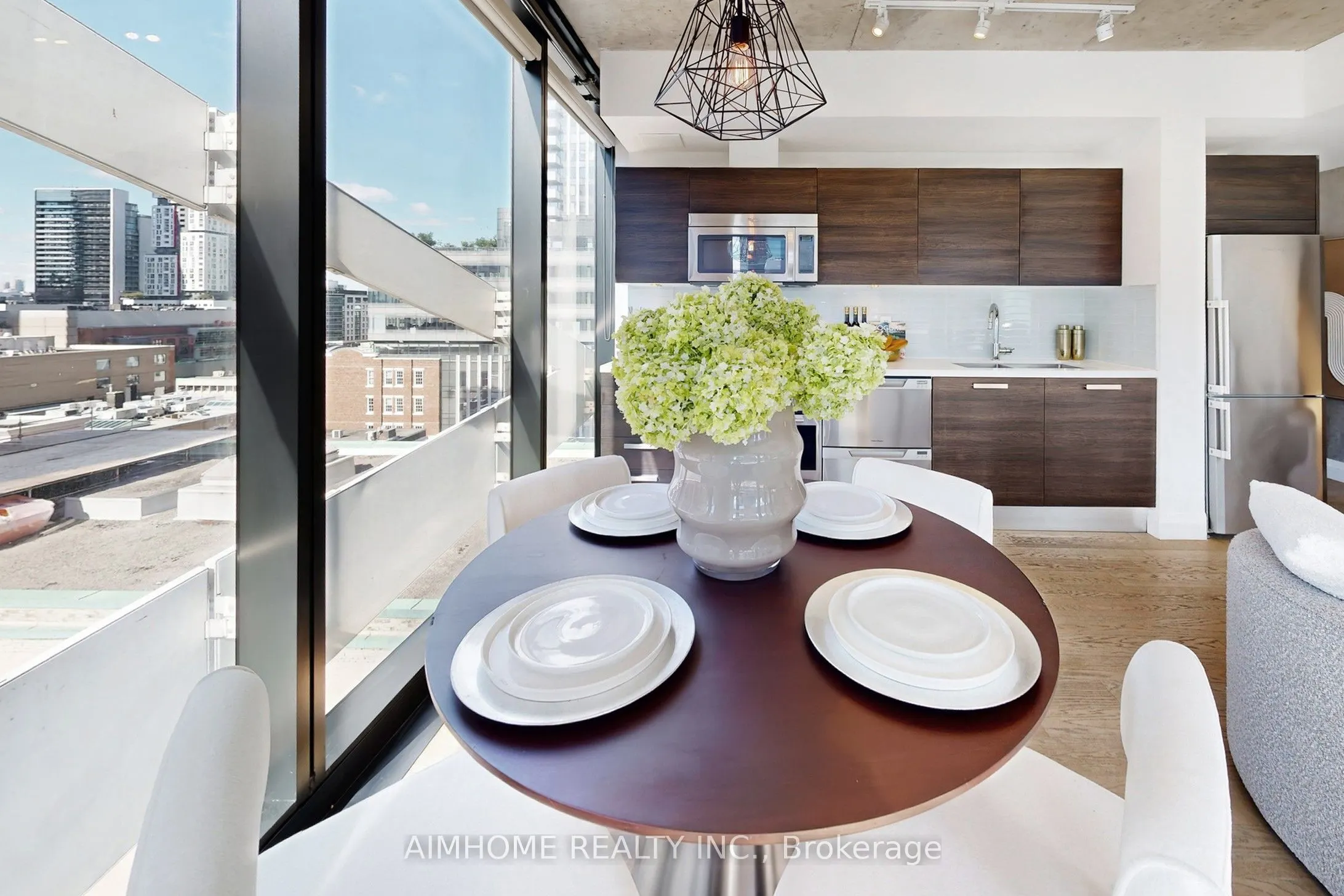 224 King Street W, #907