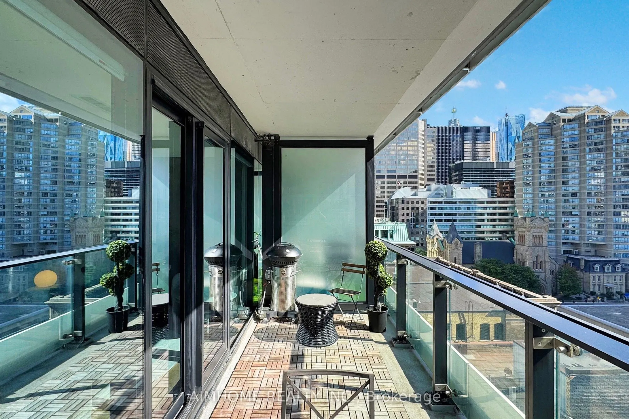224 King Street W, #907