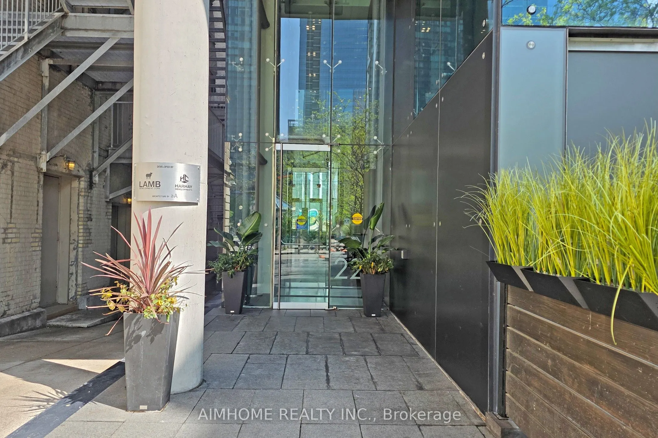 224 King Street W, #907