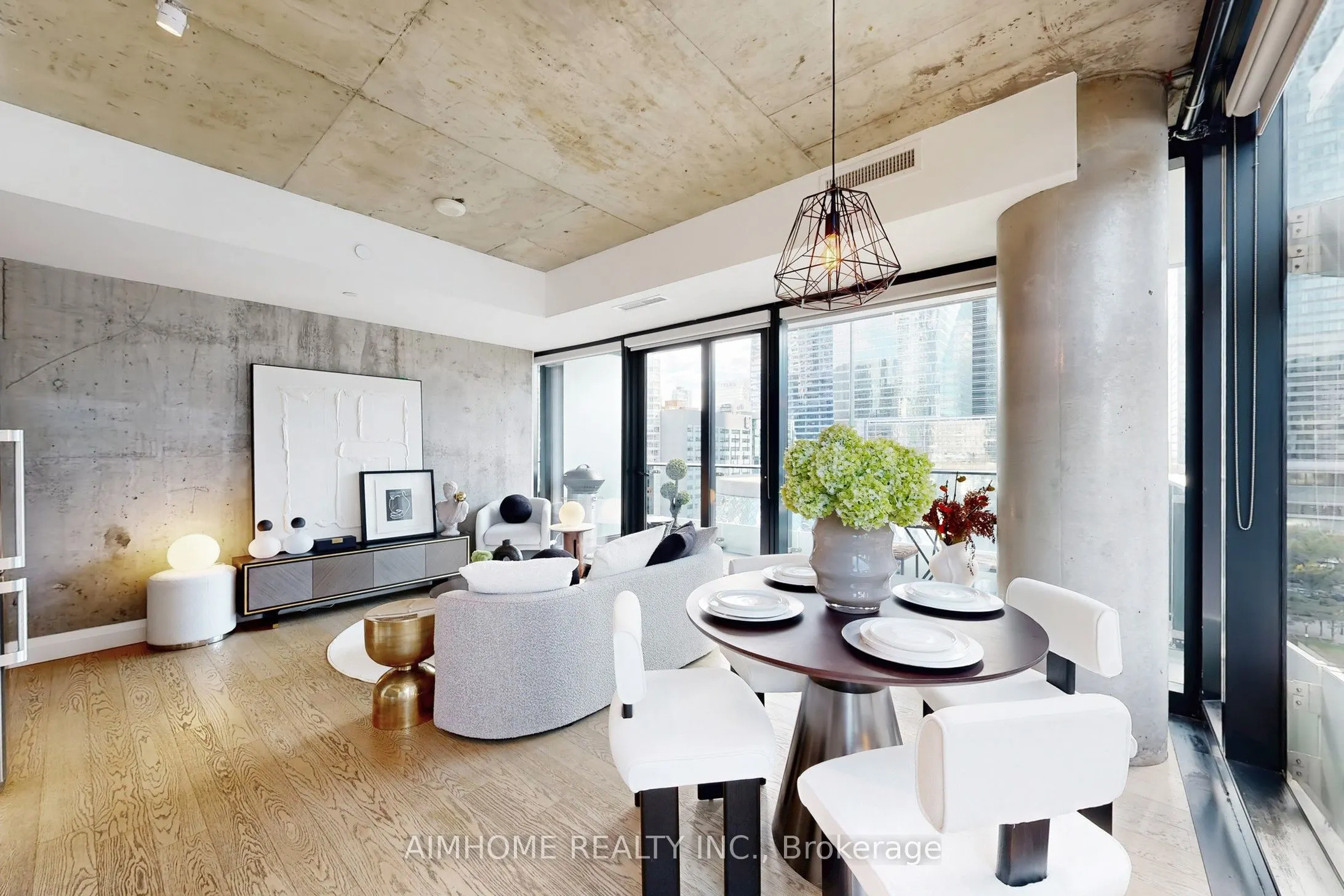 224 King Street W, #907