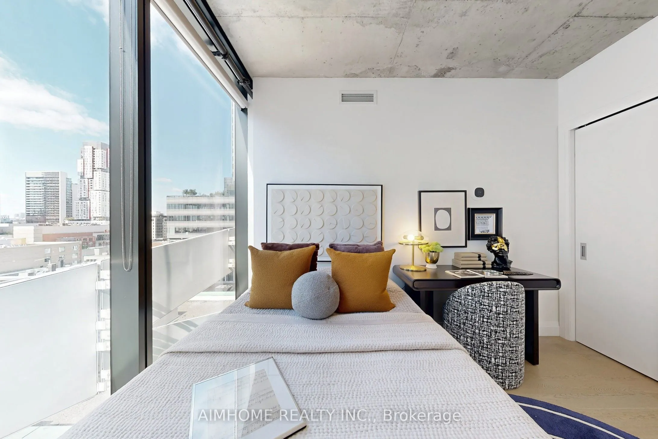 224 King Street W, #907