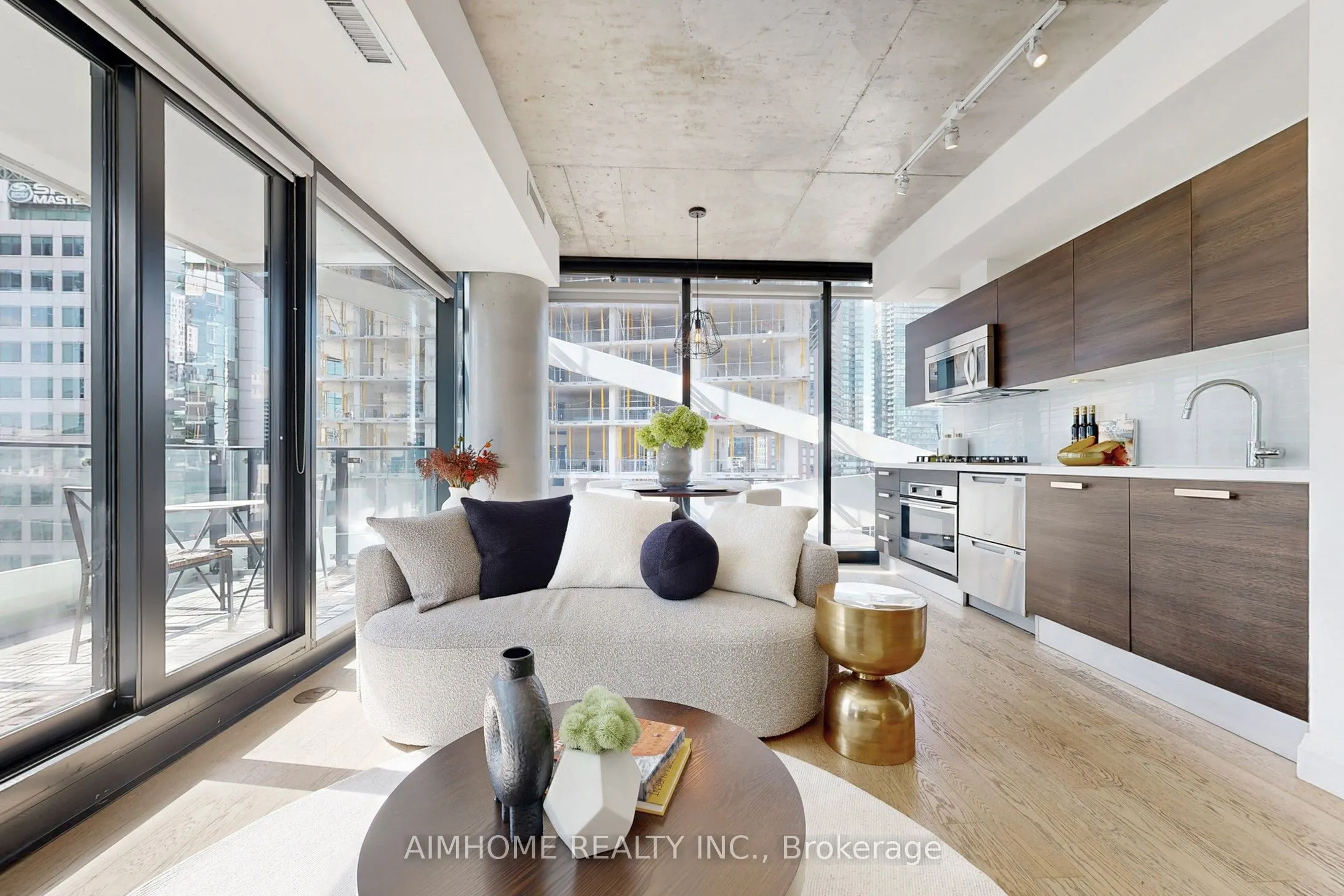 224 King Street W, #907