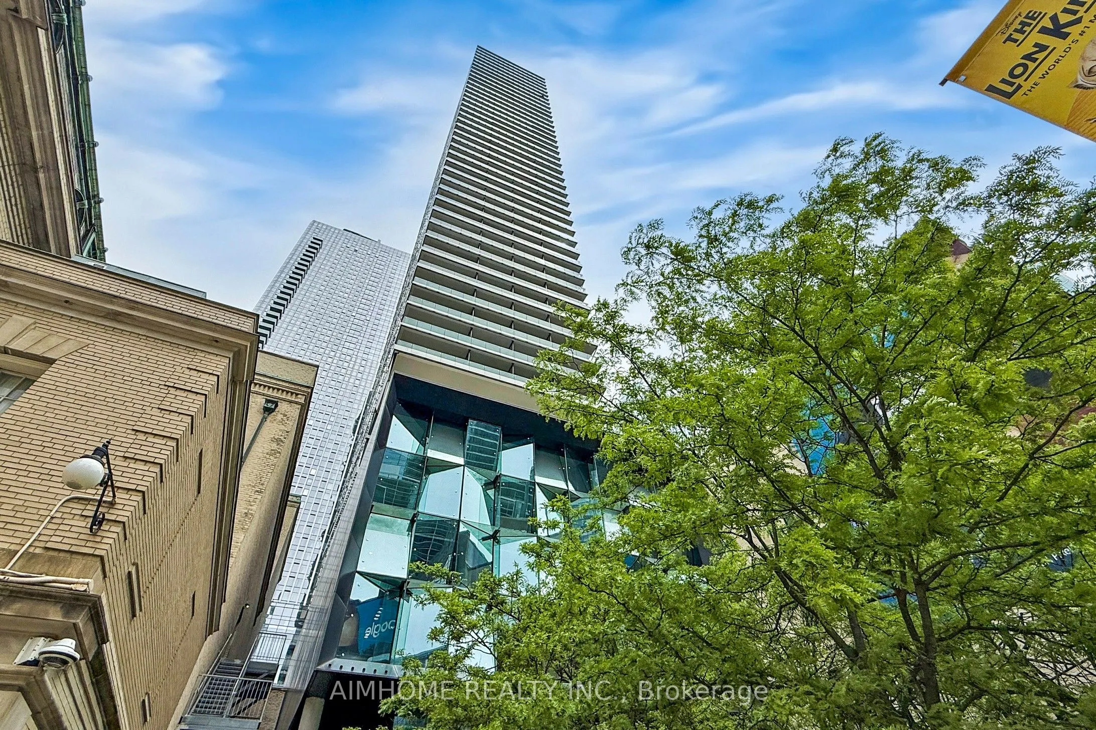 224 King Street W, #907
