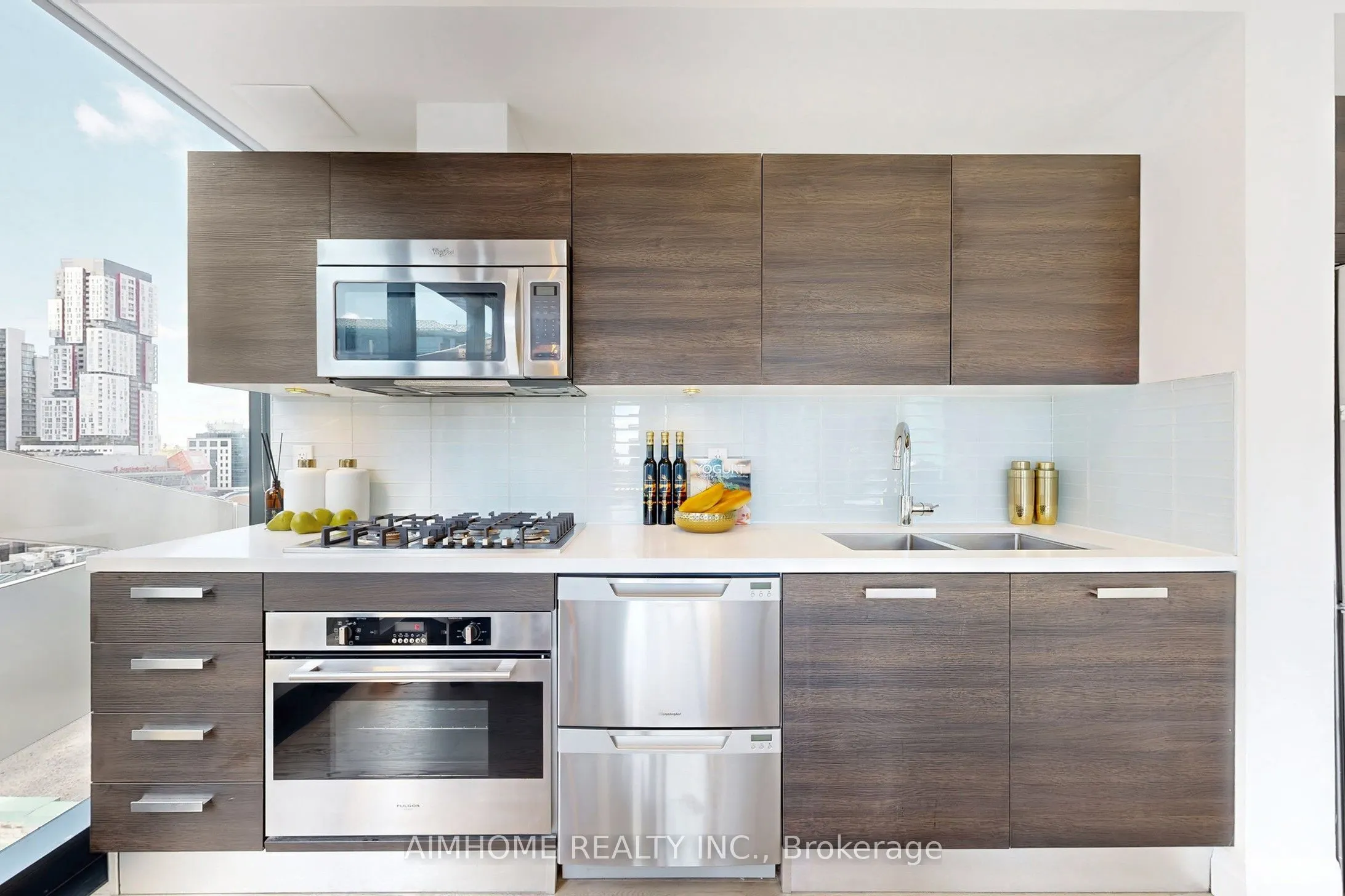 224 King Street W, #907