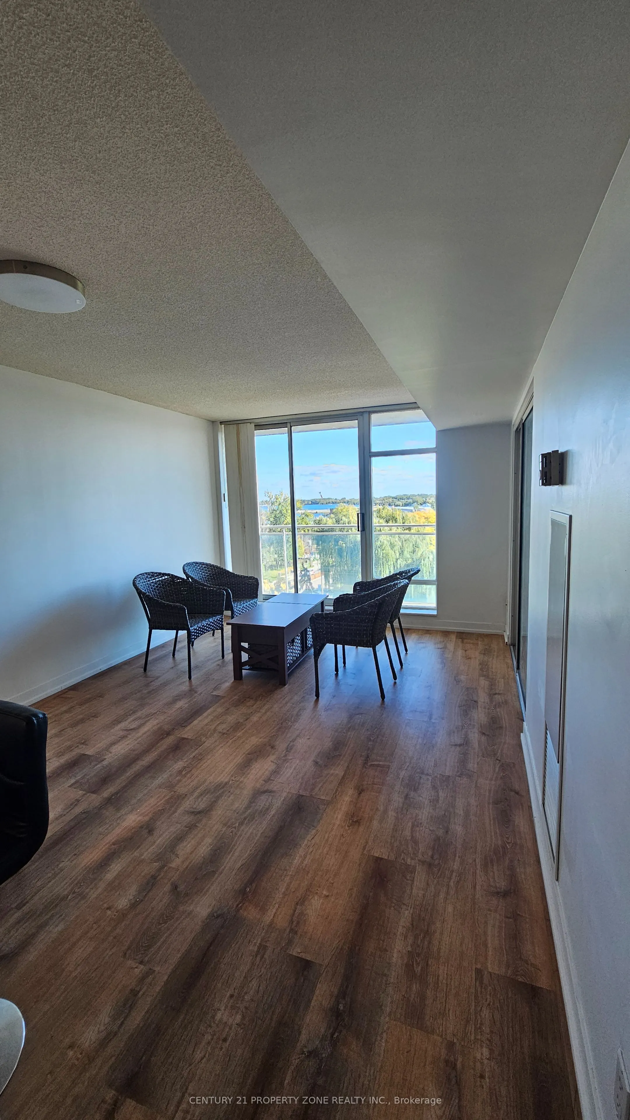 650 Queens Quay W, #911