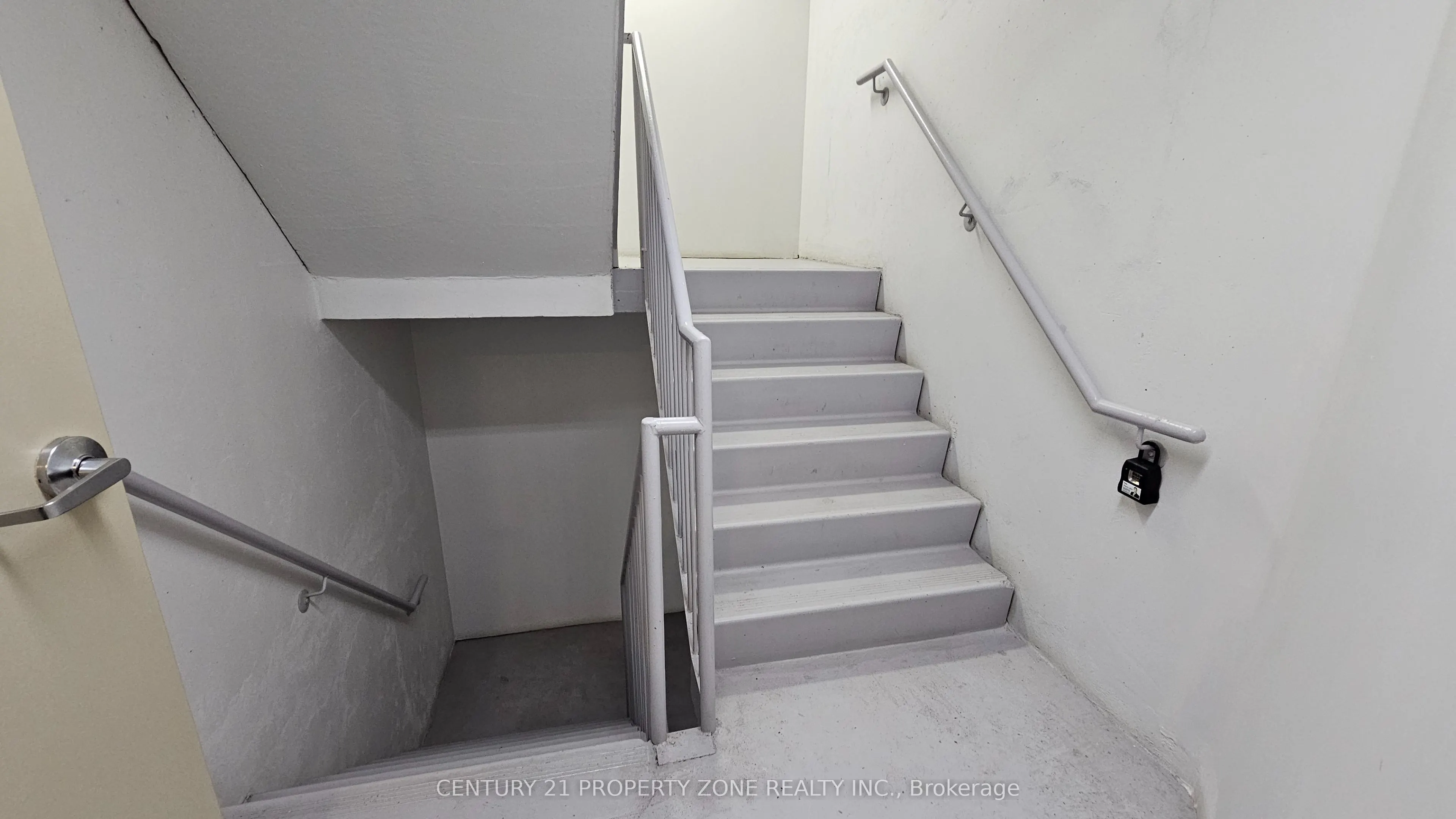 650 Queens Quay W, #911