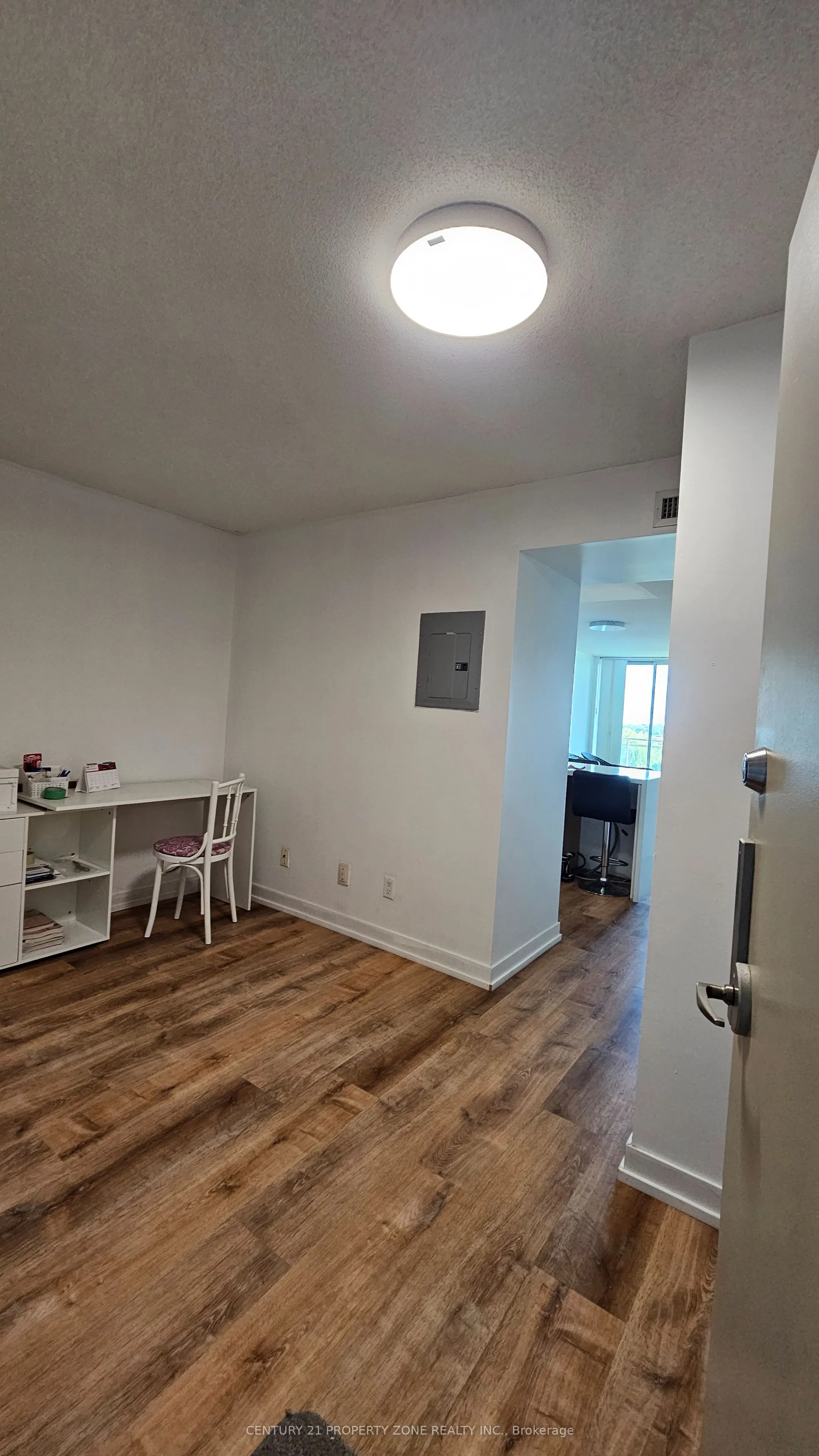650 Queens Quay W, #911