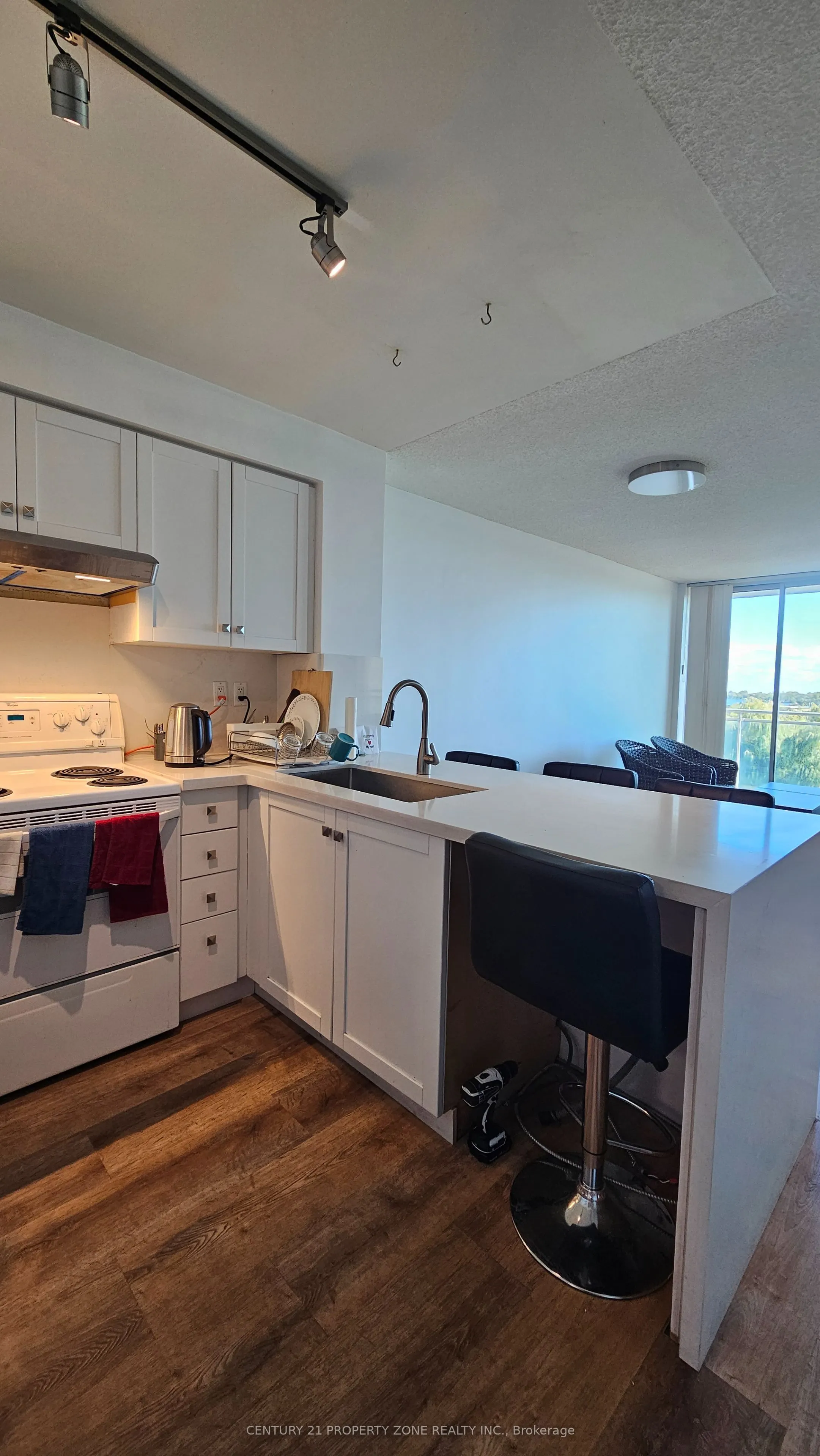 650 Queens Quay W, #911