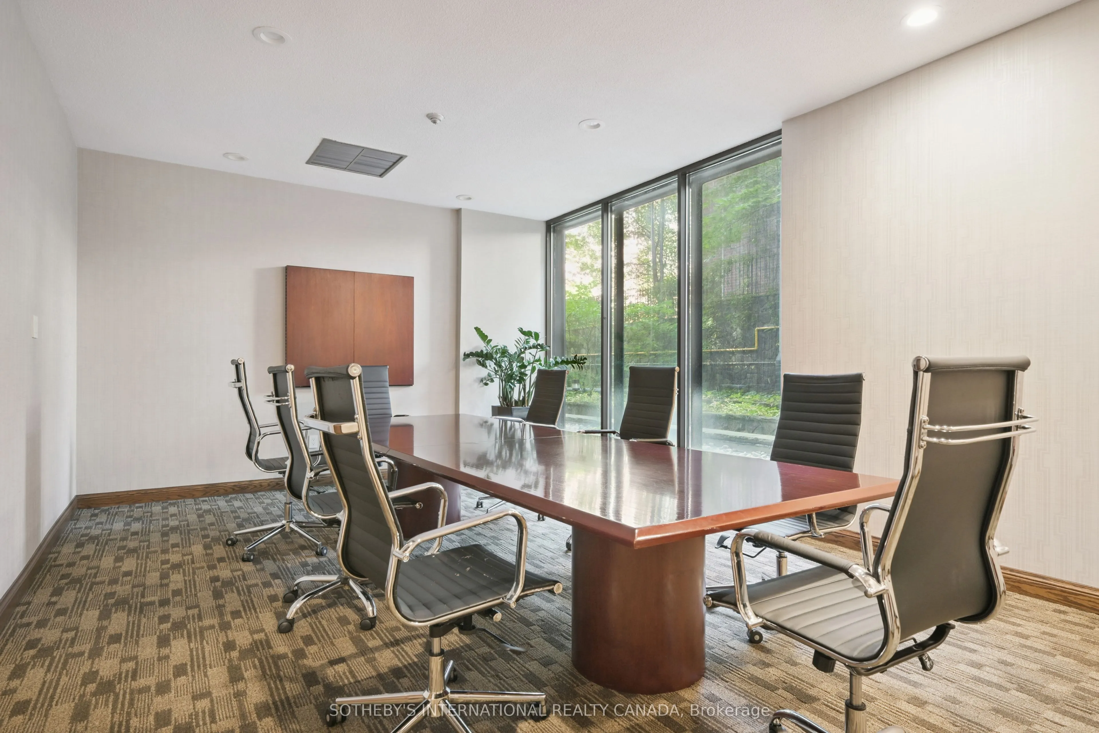130 Carlton Street, #1104