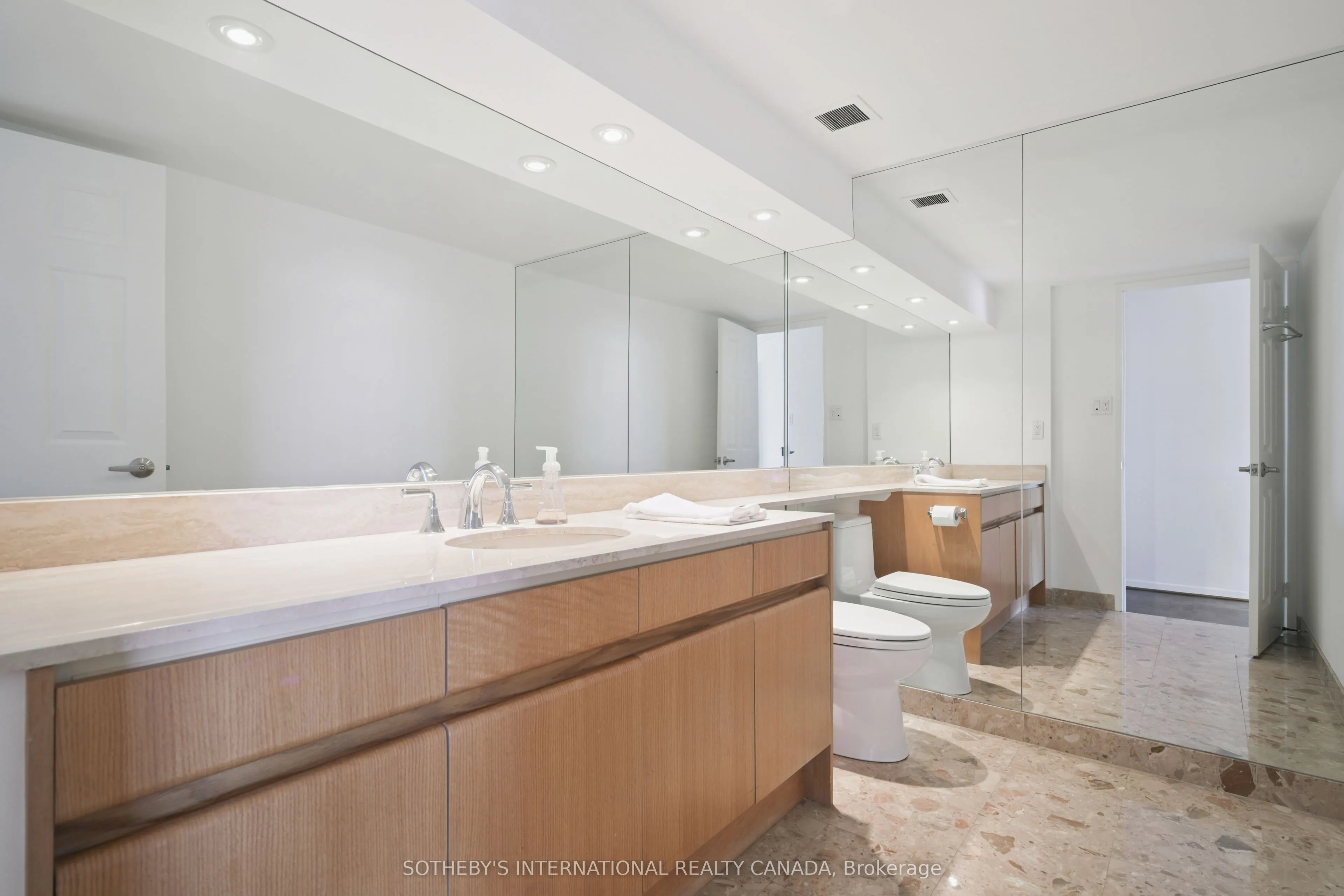 130 Carlton Street, #1104