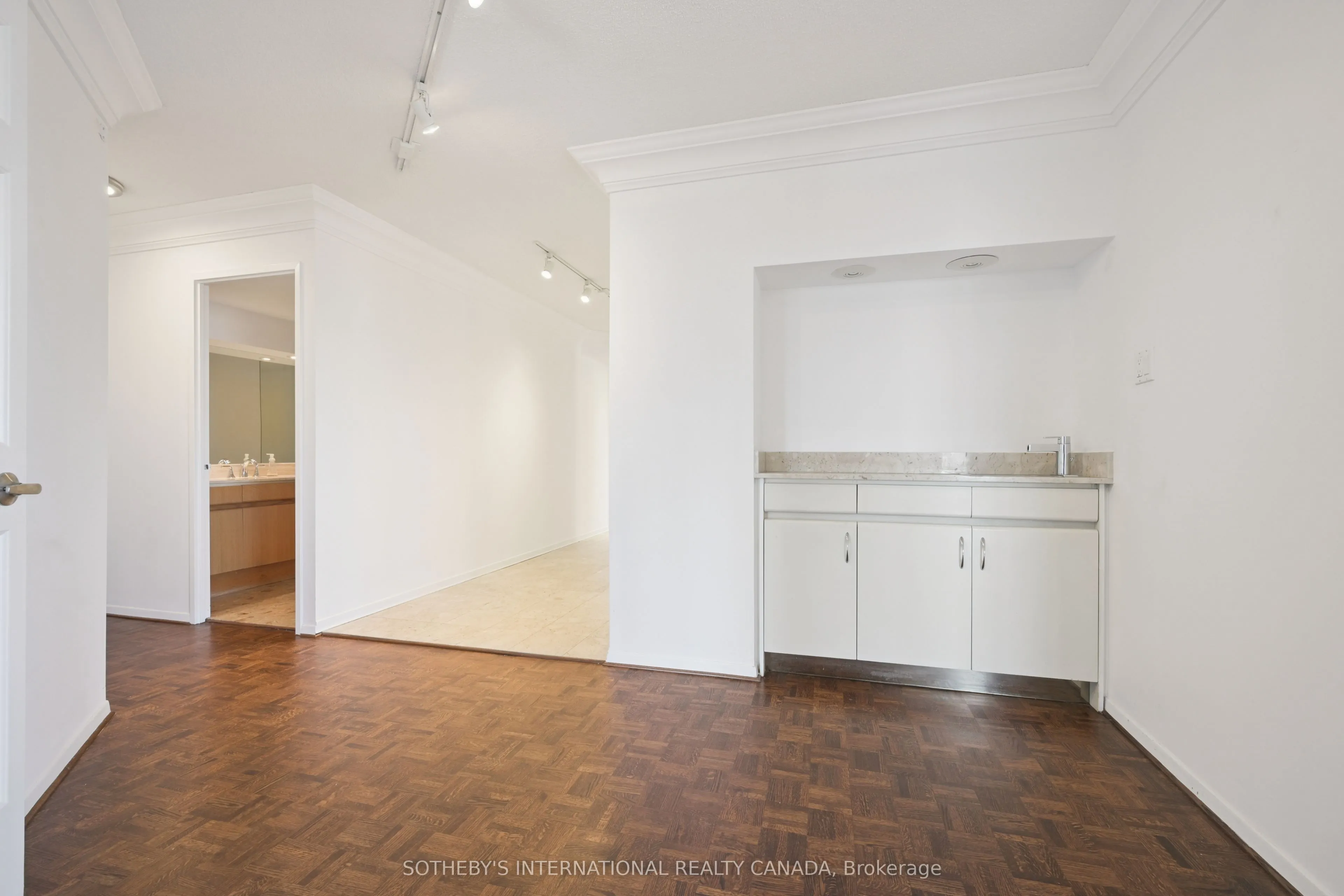 130 Carlton Street, #1104