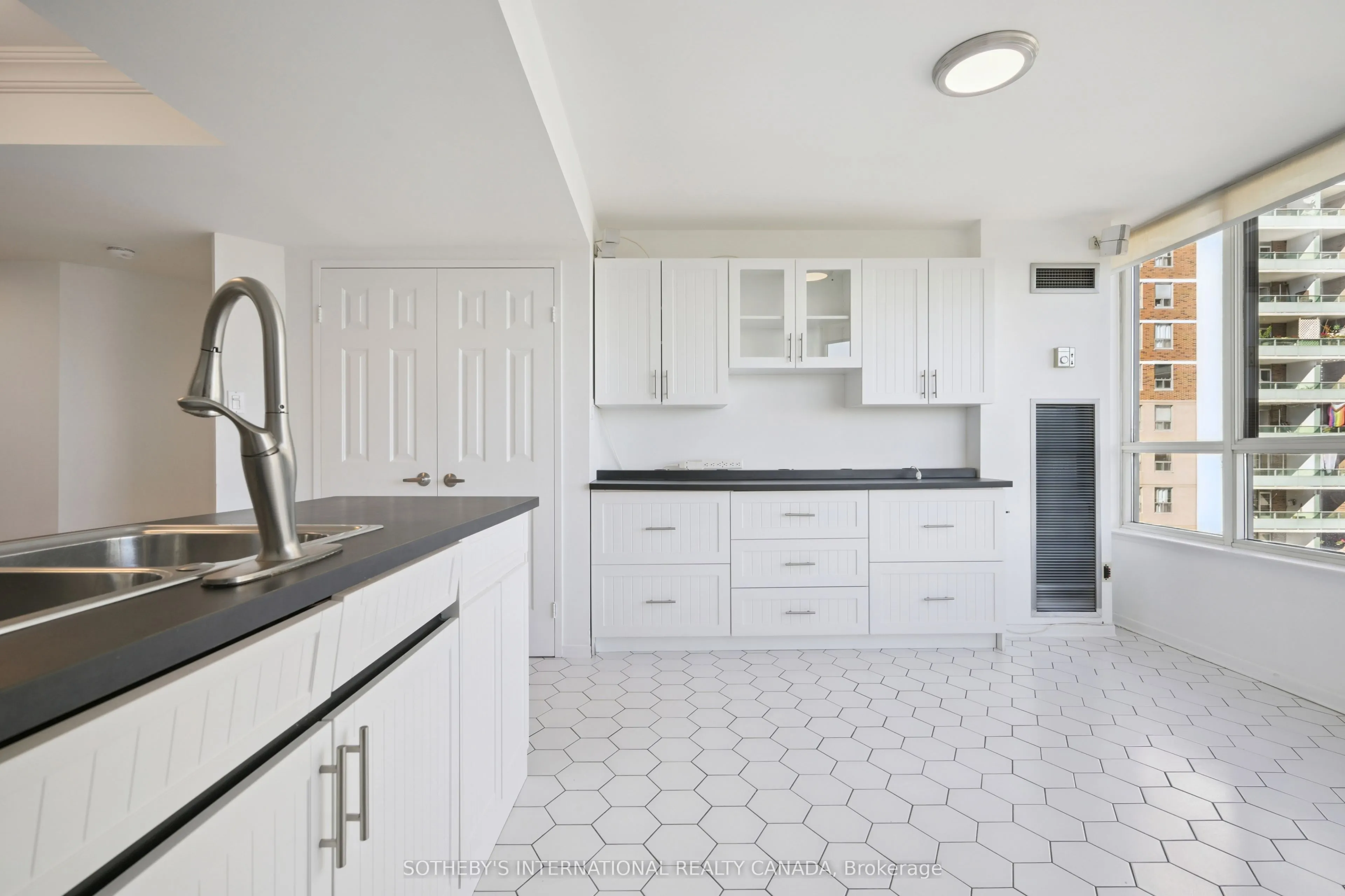 130 Carlton Street, #1104