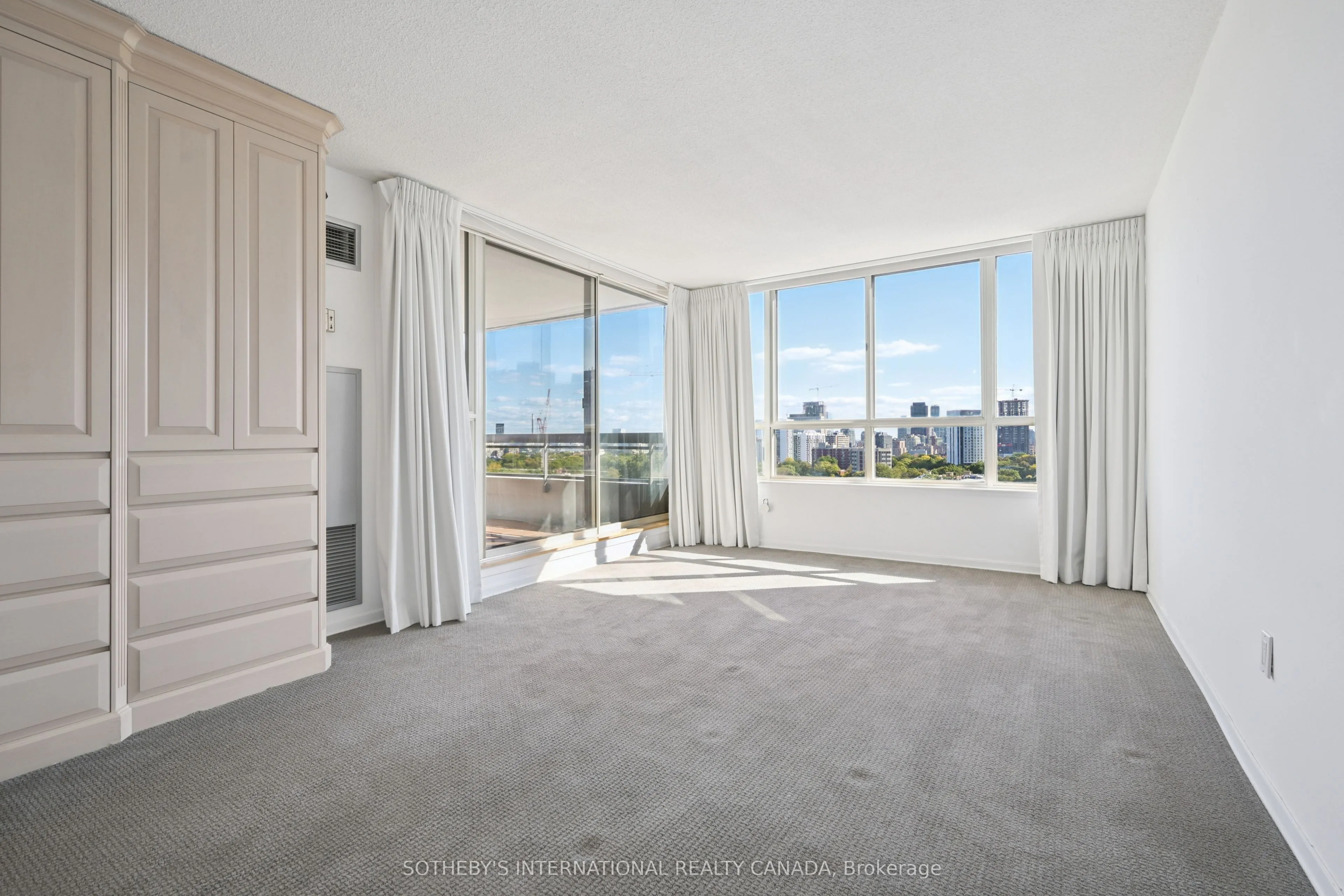 130 Carlton Street, #1104